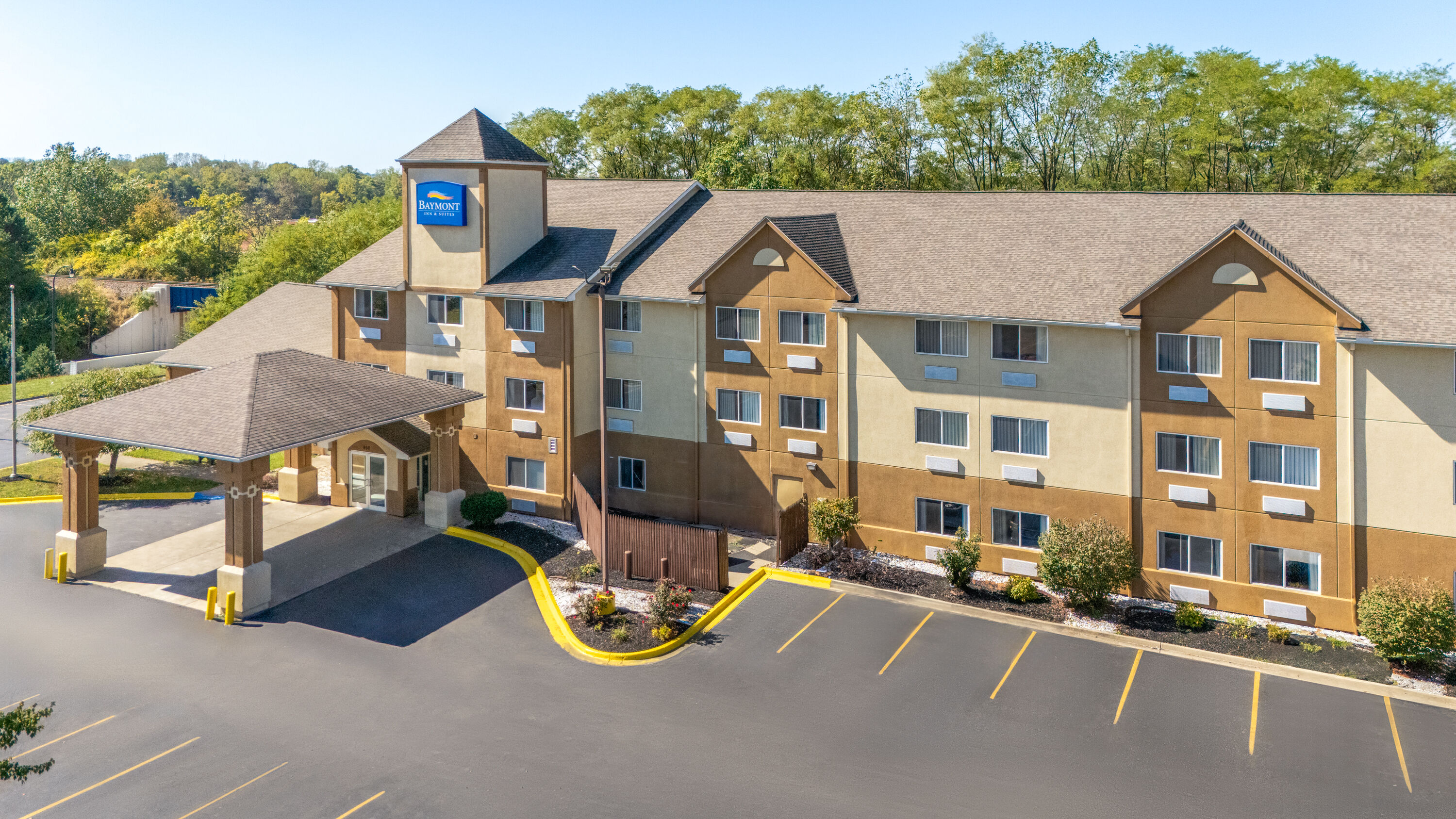 Exterior Day Image of Baymont by Wyndham Piqua hotel in Piqua, Ohio