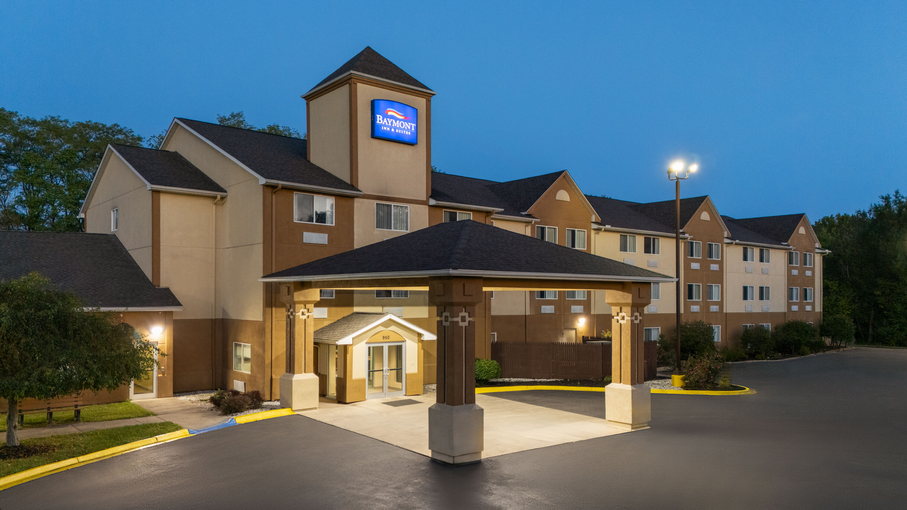 Exterior Dusk Image of Baymont by Wyndham Piqua hotel in Piqua, Ohio