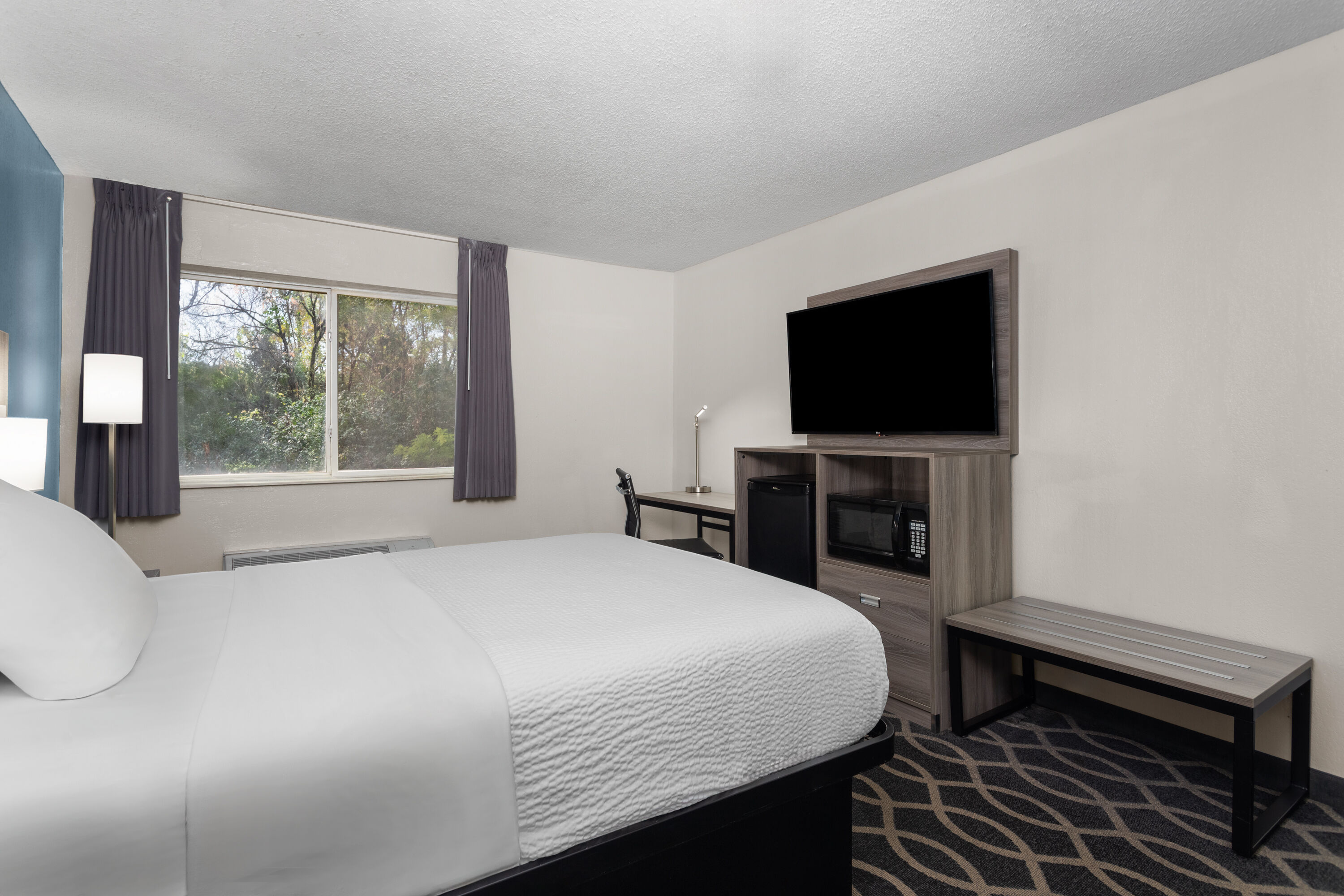 Guest room at the Baymont by Wyndham Piqua in Piqua, Ohio