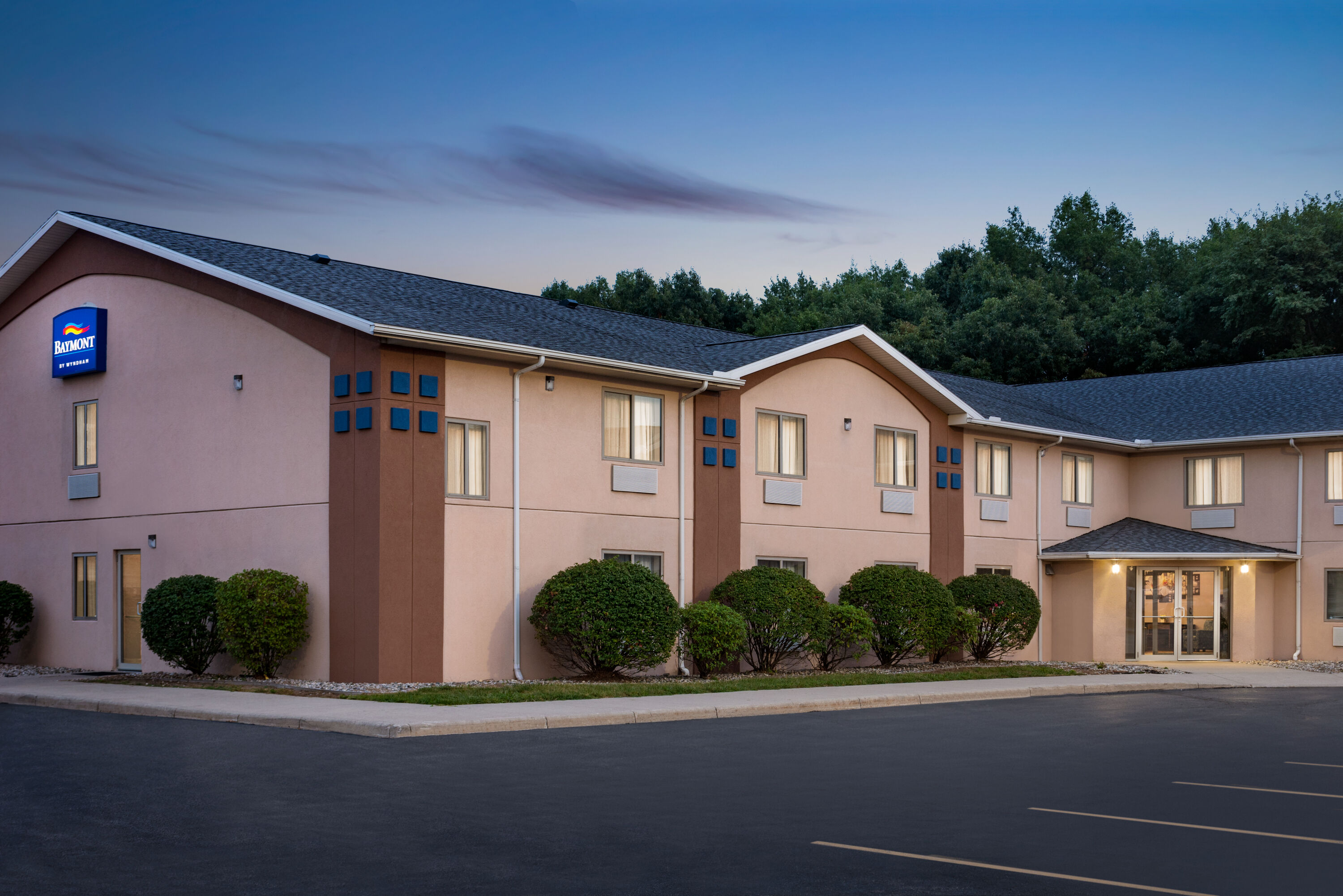 Baymont Inn & Suites by Wyndham Swanton/Toledo Airport Swanton, OH Hotels