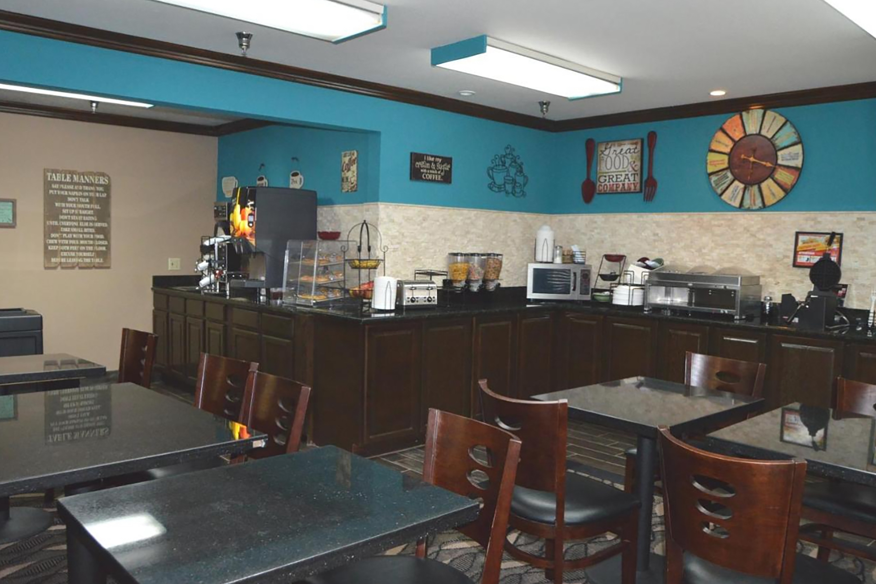 Baymont by Wyndham Ardmore I-35 restaurant breakfast area with seating in Ardmore, Oklahoma