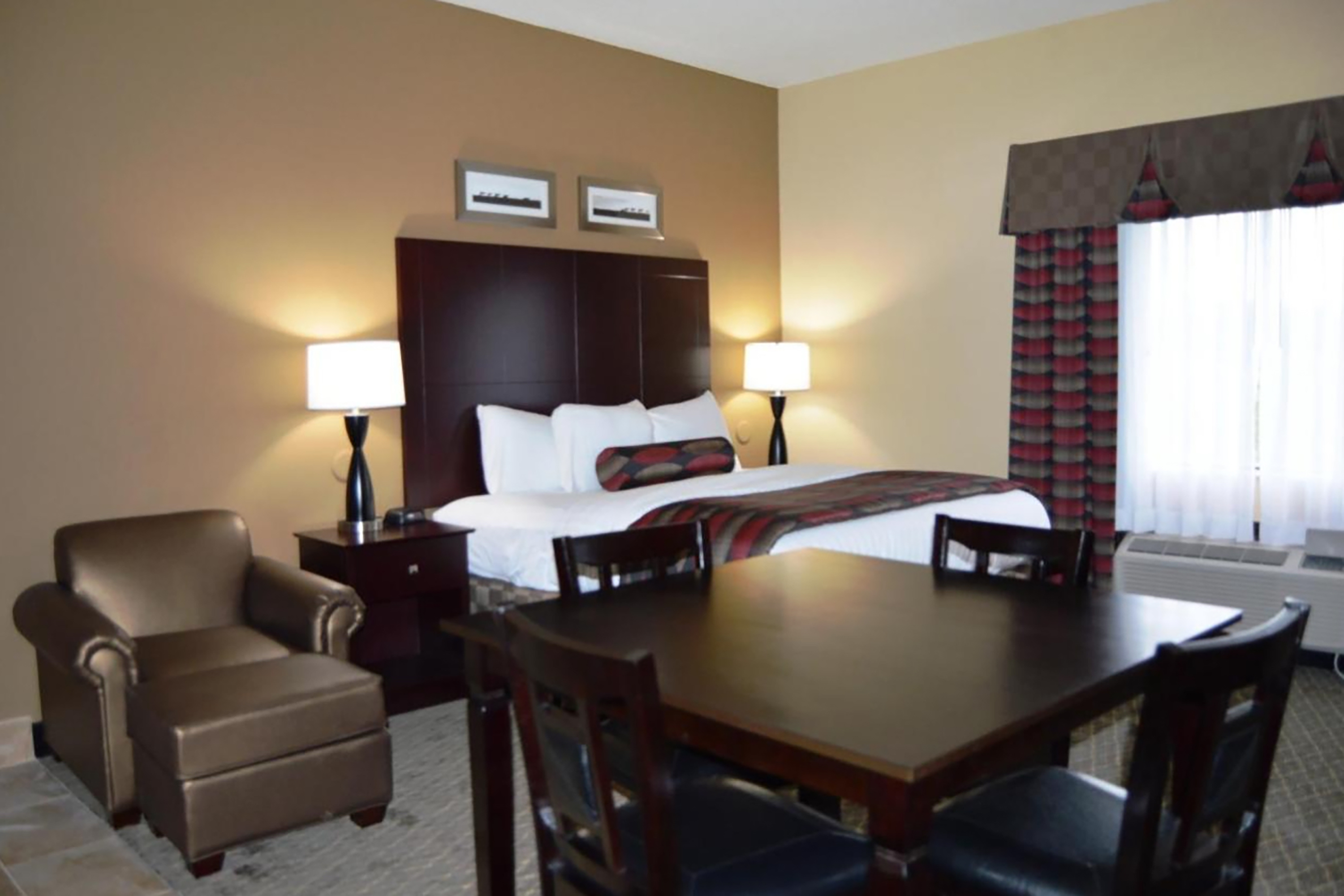 Guest room at the Baymont by Wyndham Ardmore I-35 in Ardmore, Oklahoma