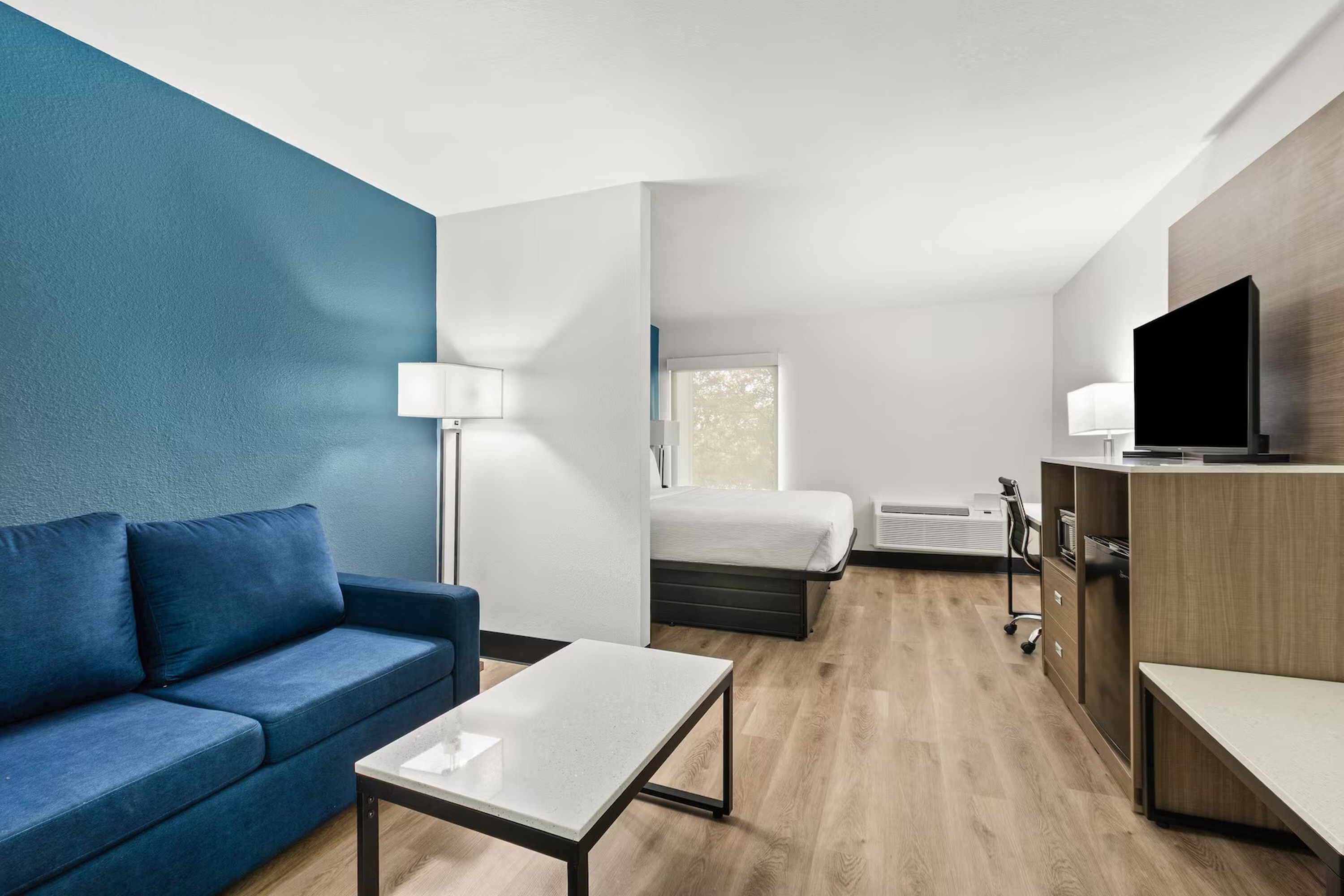 Guest room at the Baymont by Wyndham Ardmore I-35 in Ardmore, Oklahoma