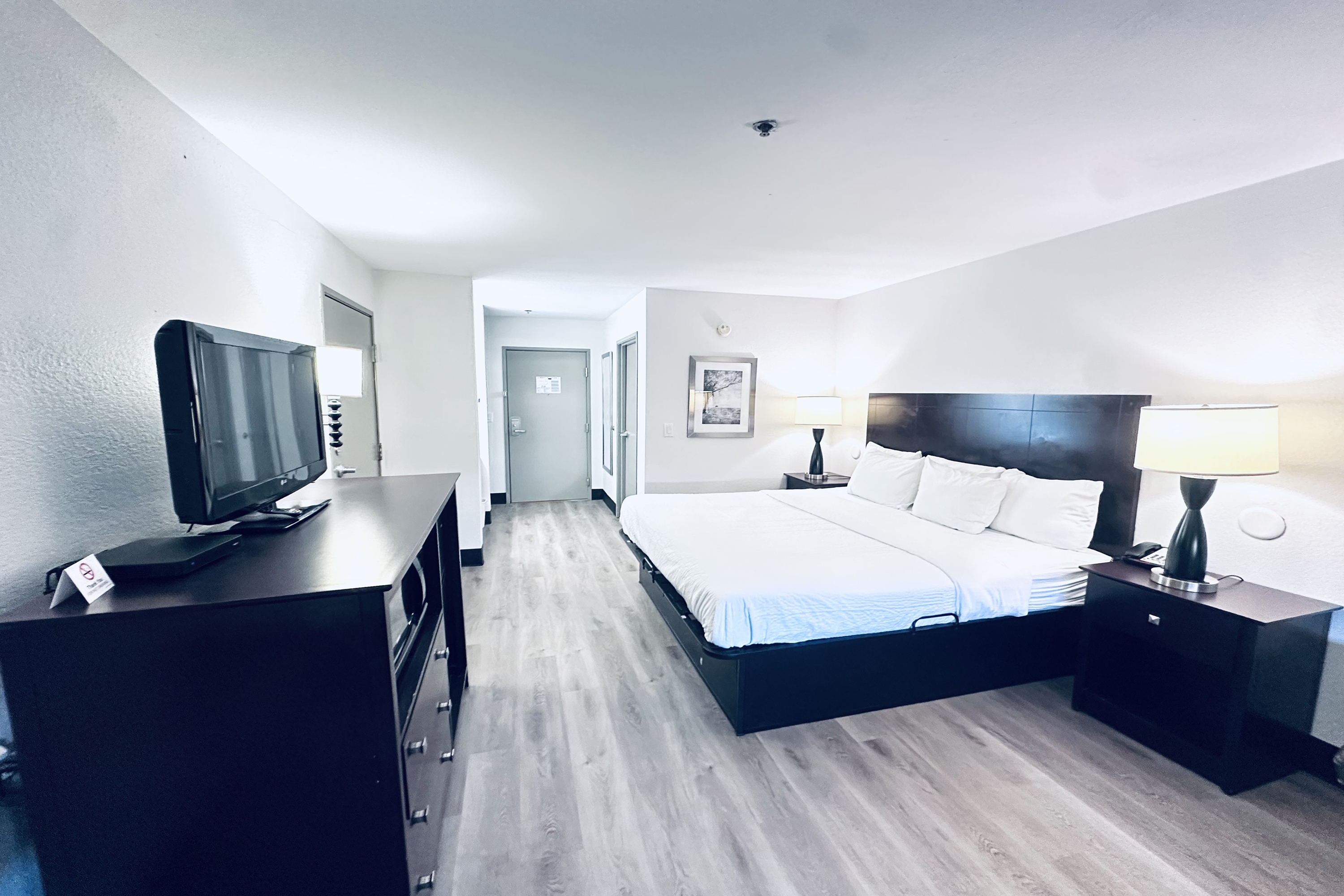 Guest room at the Baymont by Wyndham Ardmore I-35 in Ardmore, Oklahoma