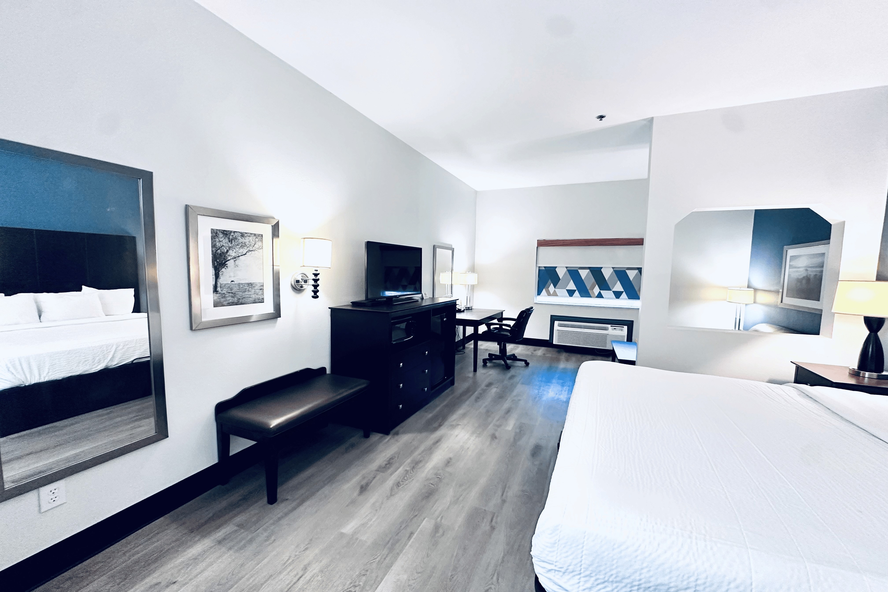 Guest room at the Baymont by Wyndham Ardmore I-35 in Ardmore, Oklahoma