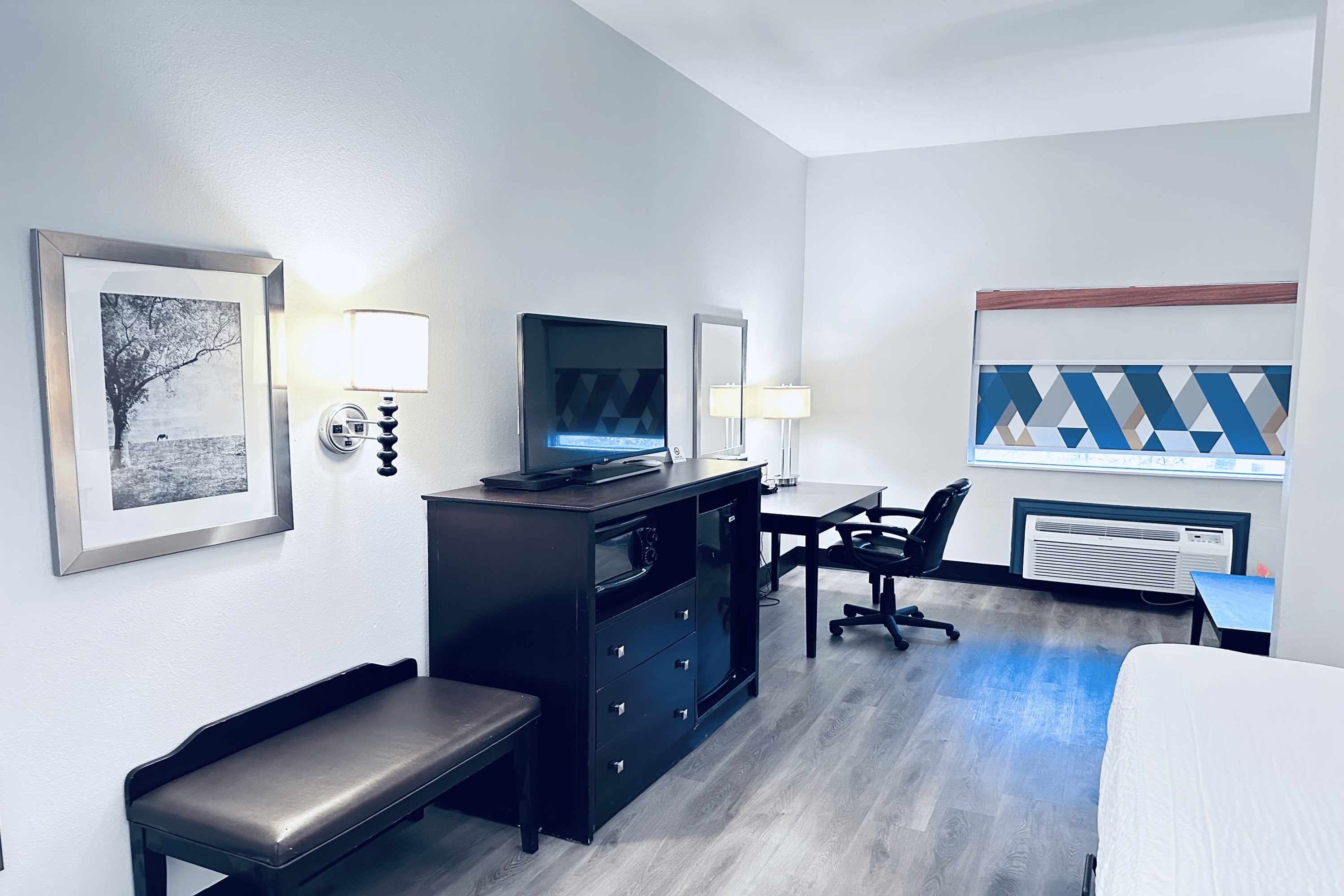 Guest room at the Baymont by Wyndham Ardmore I-35 in Ardmore, Oklahoma