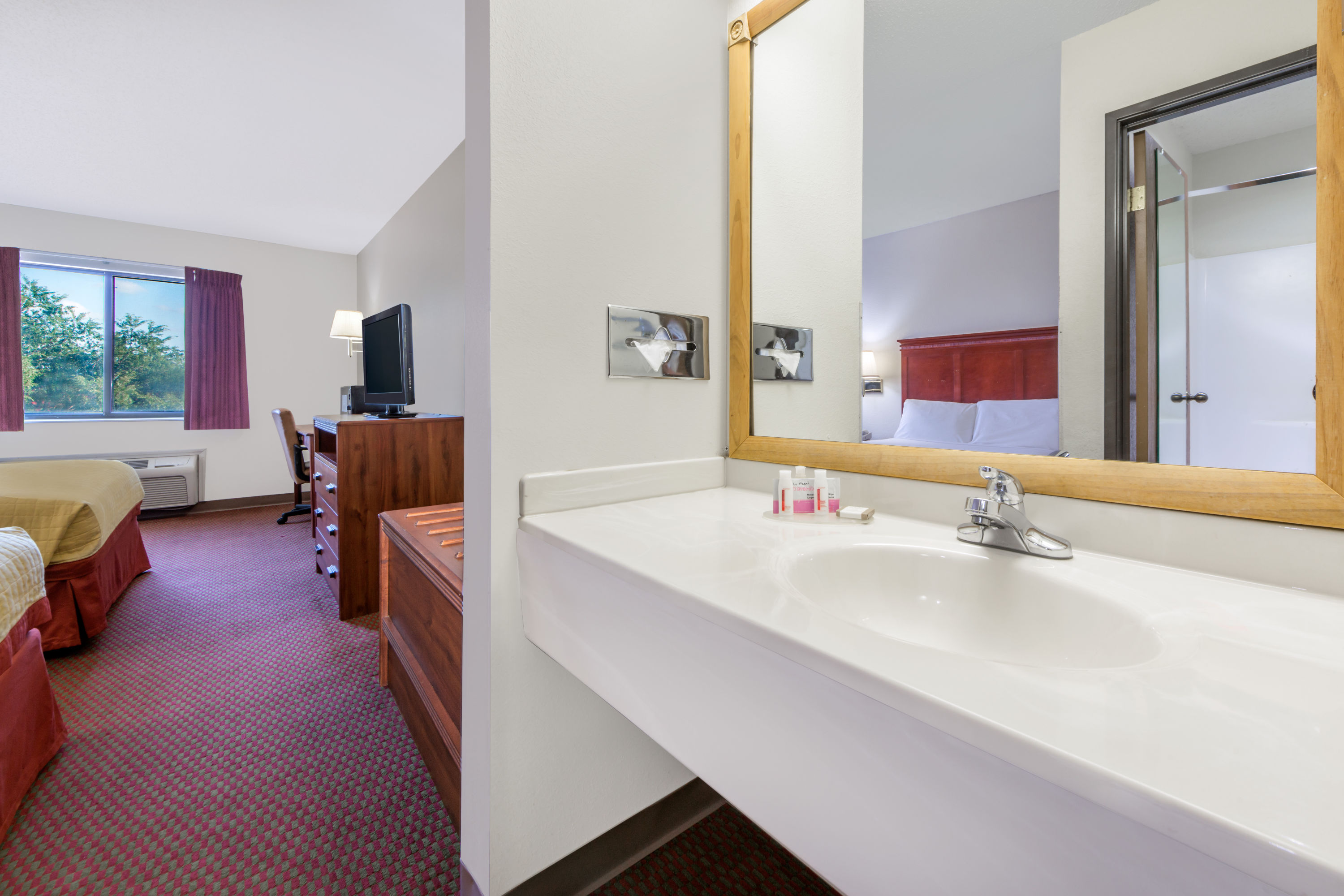 Guest room bath at the Baymont by Wyndham Enid in Enid, Oklahoma