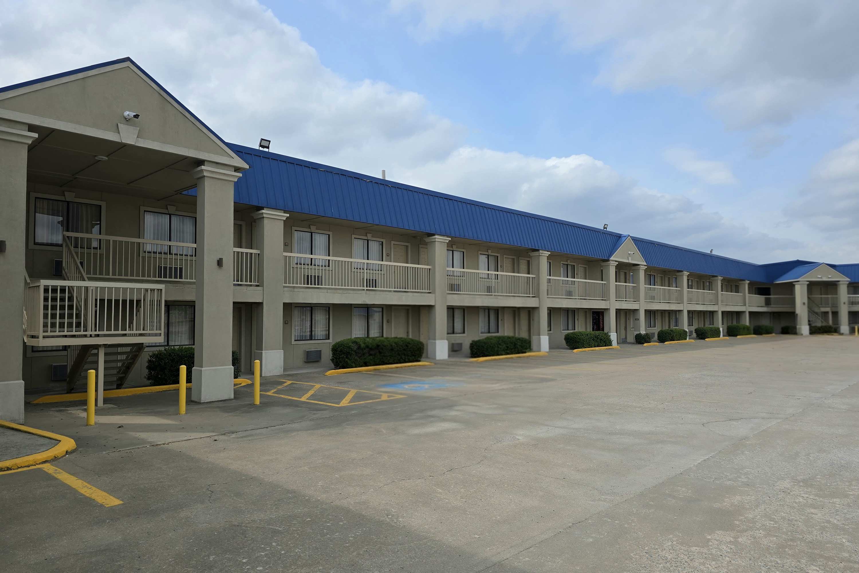 Exterior of Baymont by Wyndham McAlester Hwy 69 hotel in McAlester, Oklahoma