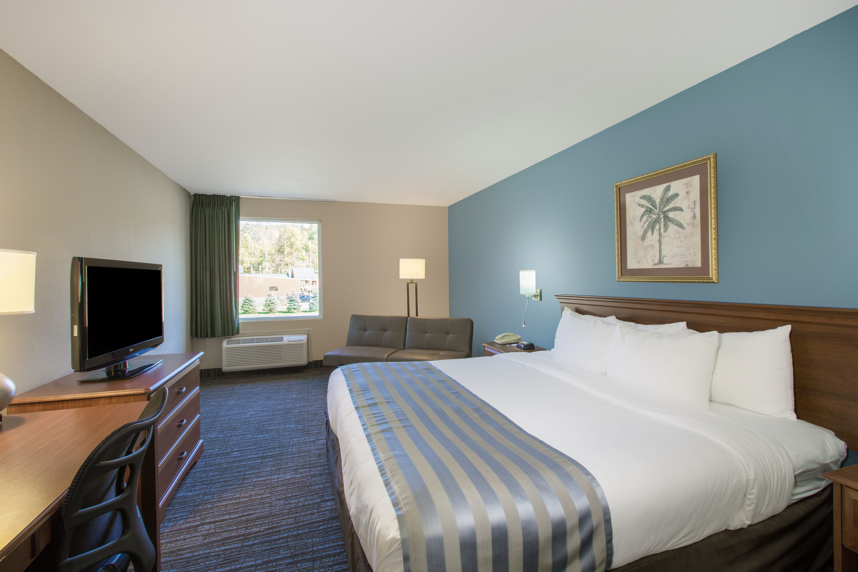 Guest room at the Baymont by Wyndham Bartonsville Poconos in Bartonsville, Pennsylvania