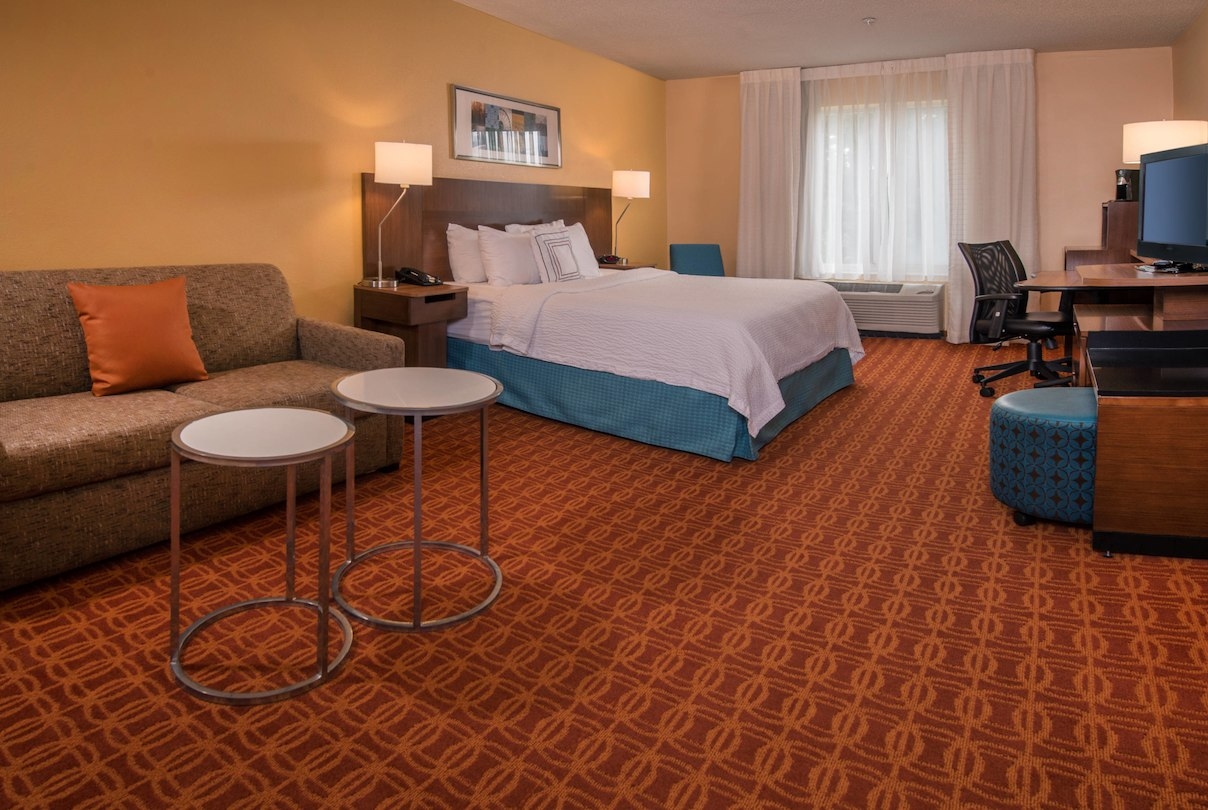 Guest room at the Baymont by Wyndham Chambersburg in Chambersburg, Pennsylvania