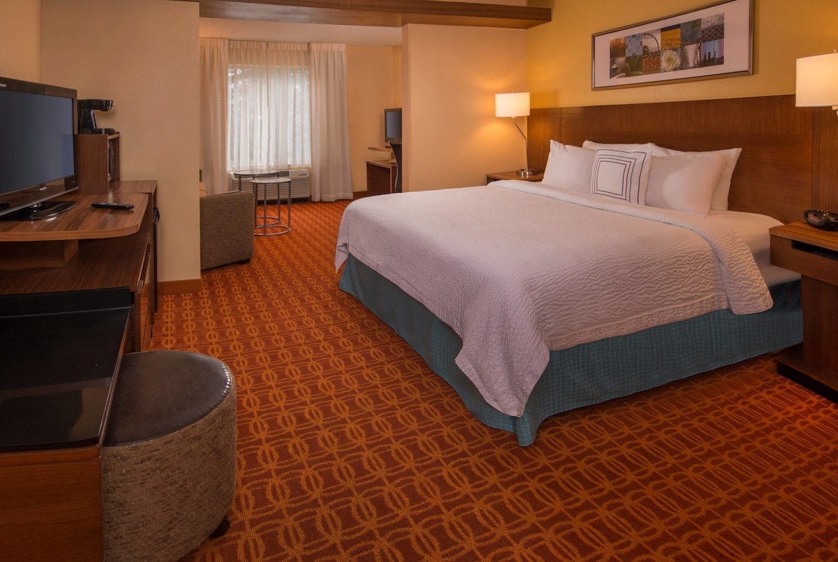 Guest room at the Baymont by Wyndham Chambersburg in Chambersburg, Pennsylvania
