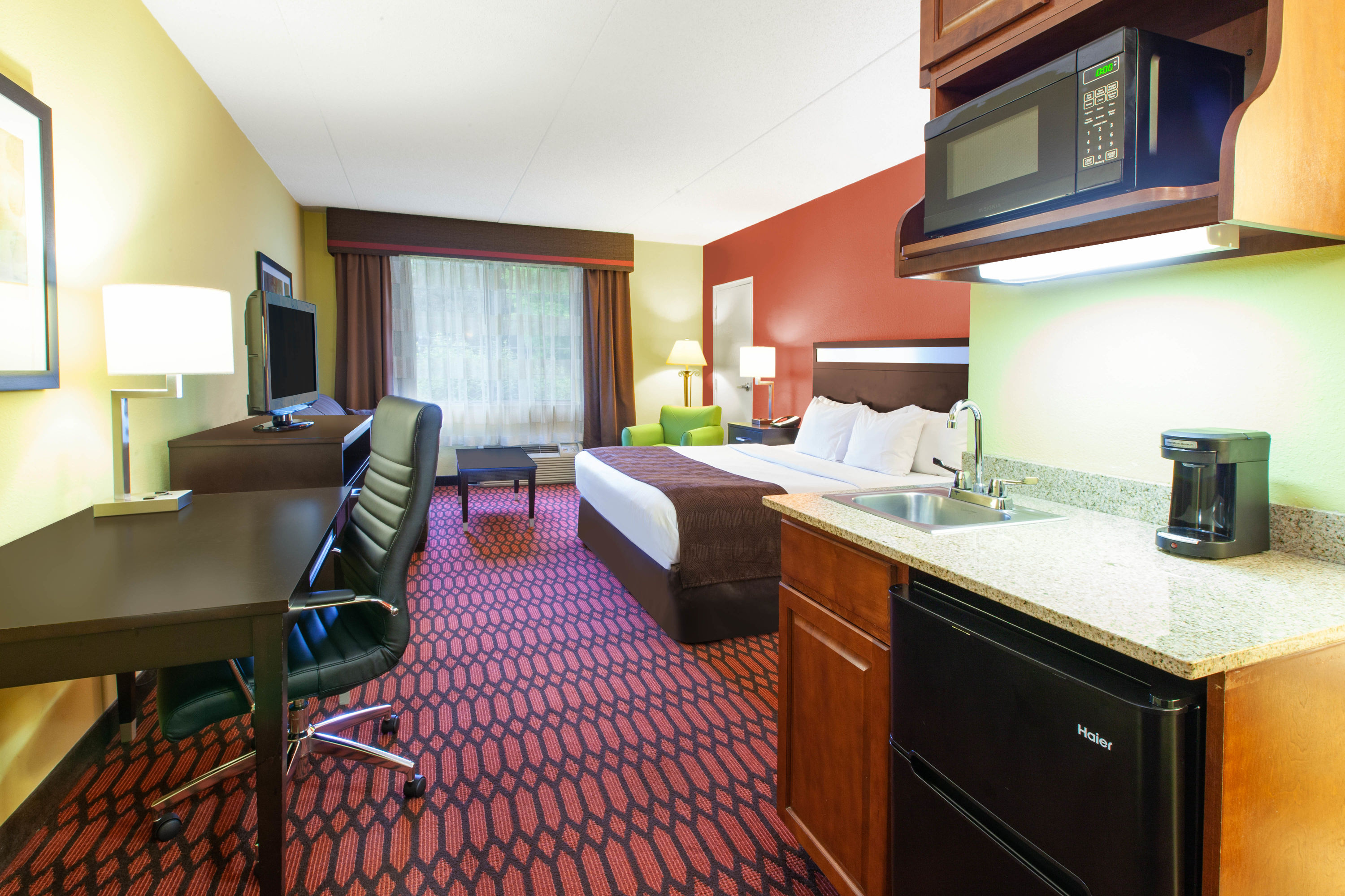 Guest room at the Baymont by Wyndham Harrisburg in Harrisburg, Pennsylvania