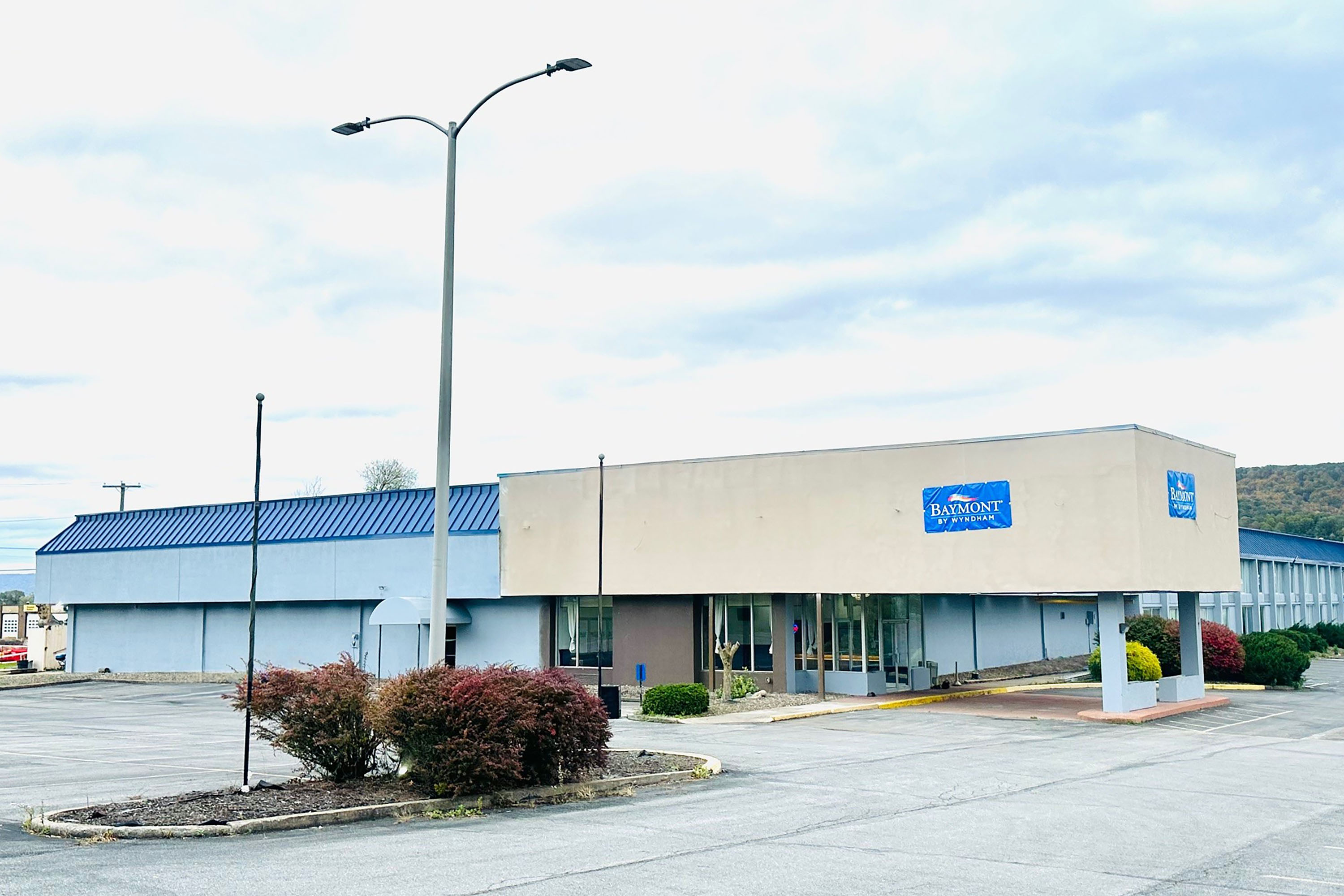 Exterior of Baymont by Wyndham Milesburg hotel in Milesburg, Pennsylvania