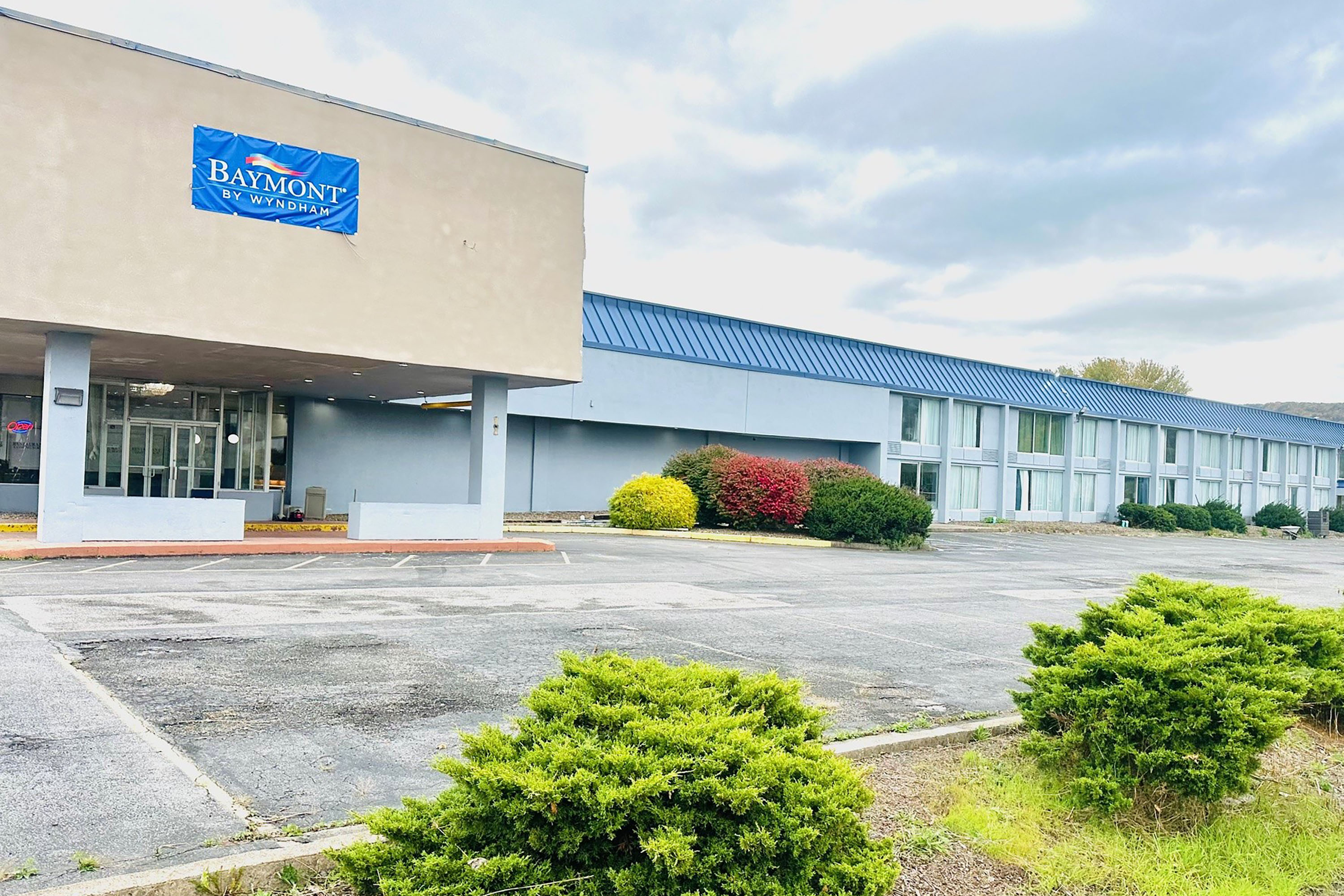 Exterior of Baymont by Wyndham Milesburg hotel in Milesburg, Pennsylvania