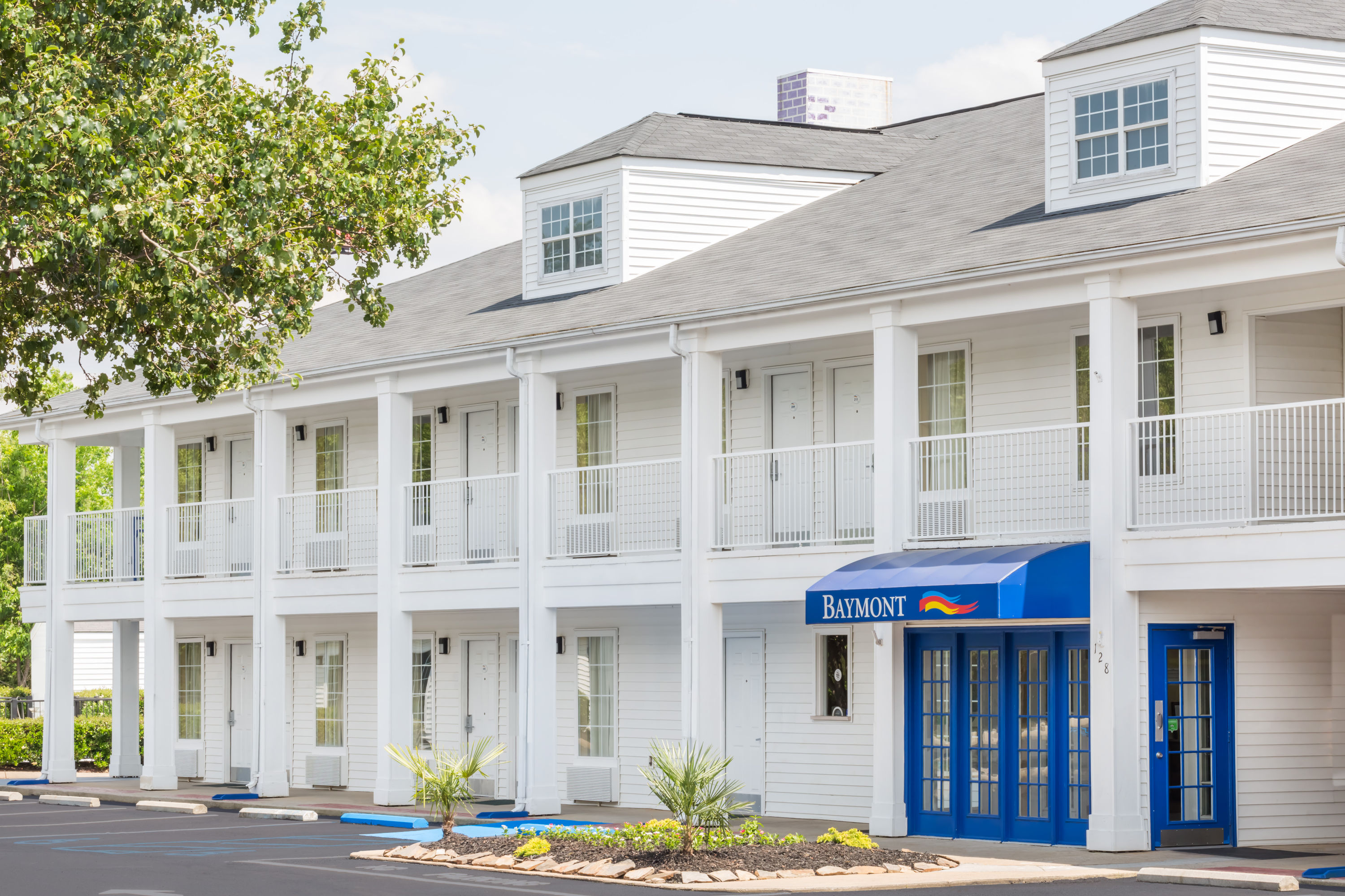 Exterior Day Image of Baymont by Wyndham Anderson Clemson hotel in Anderson, South Carolina