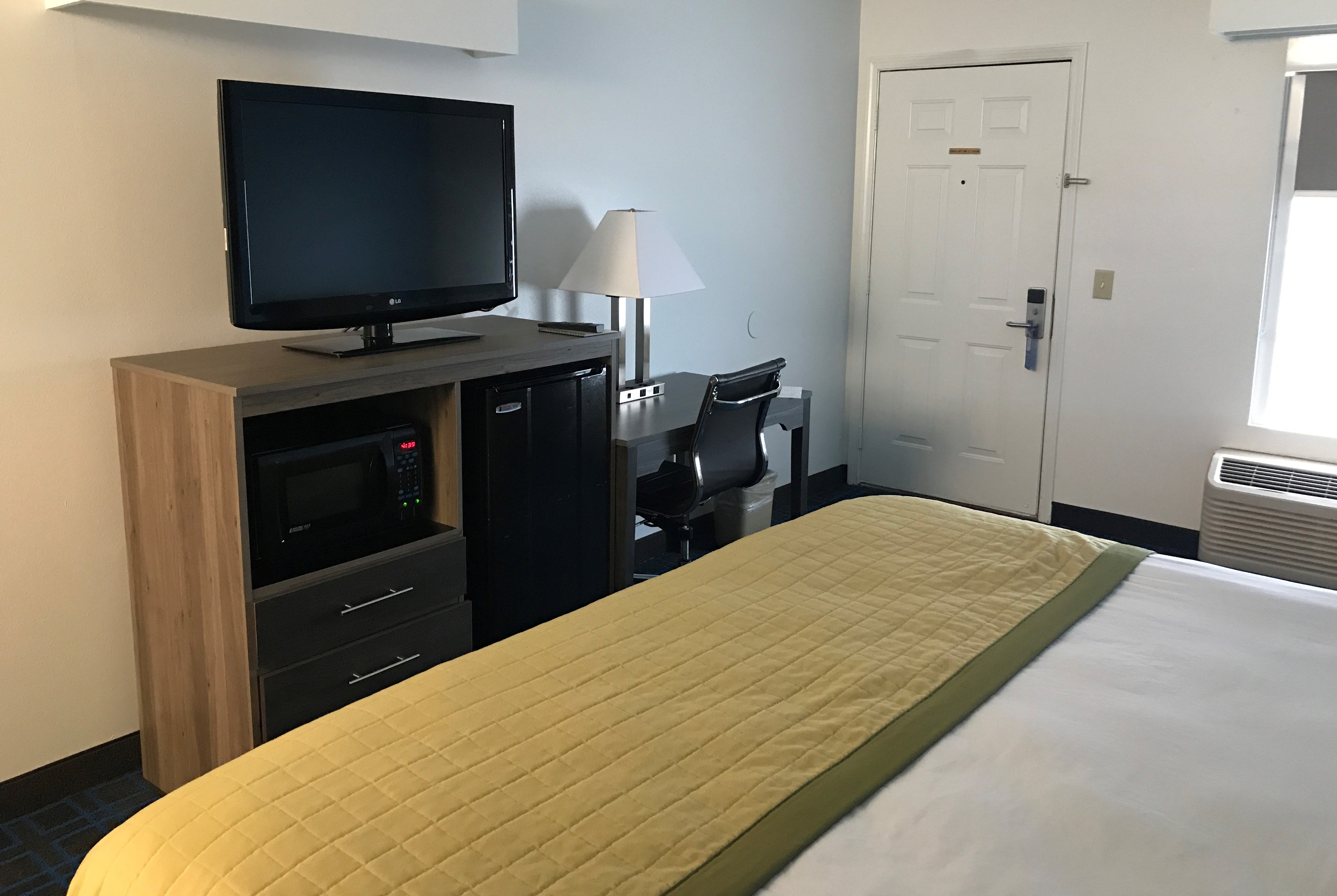 Guest room at the Baymont by Wyndham Anderson Clemson in Anderson, South Carolina