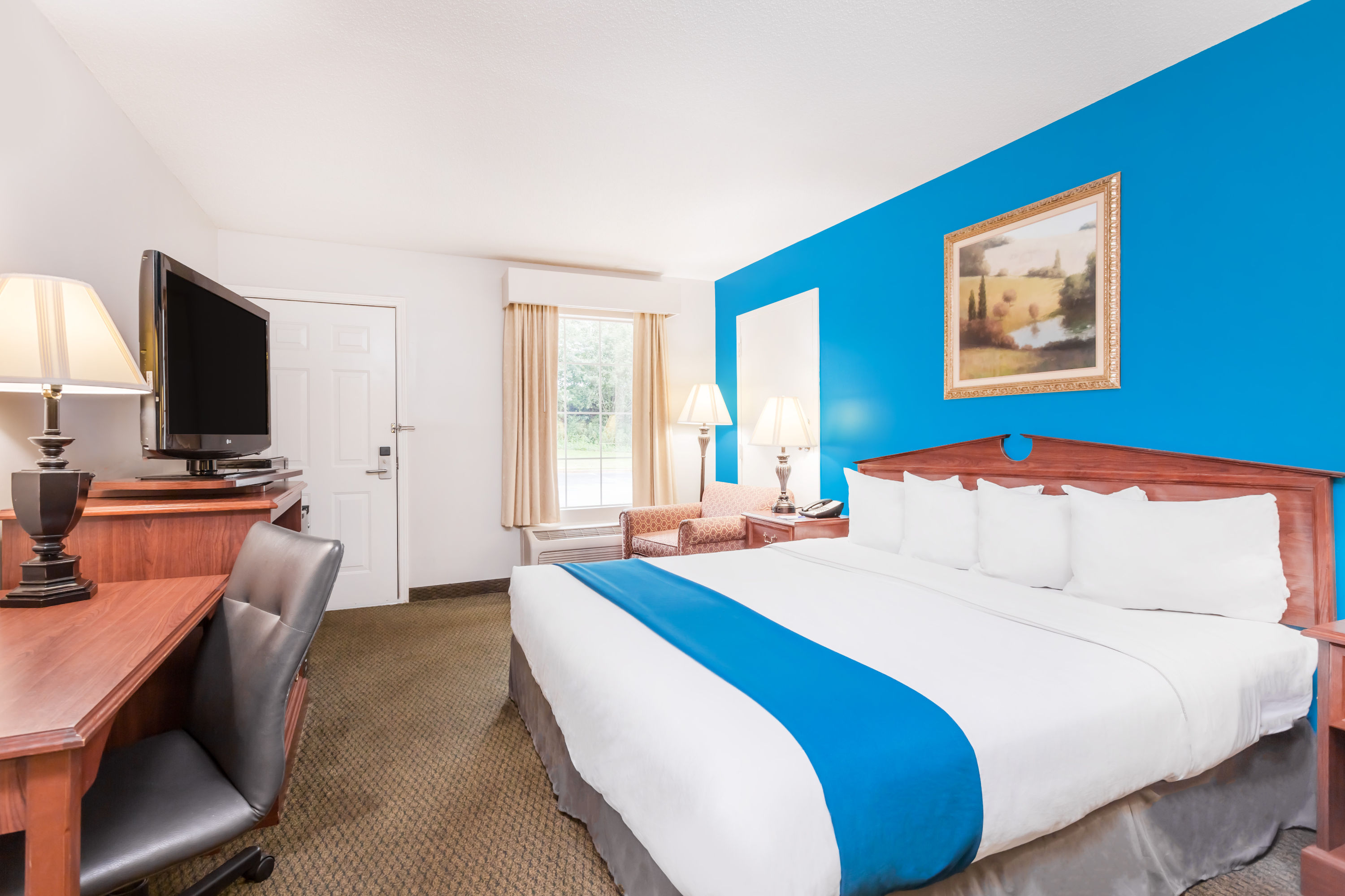 Guest room at the Baymont by Wyndham Duncan/Spartanburg in Duncan, South Carolina