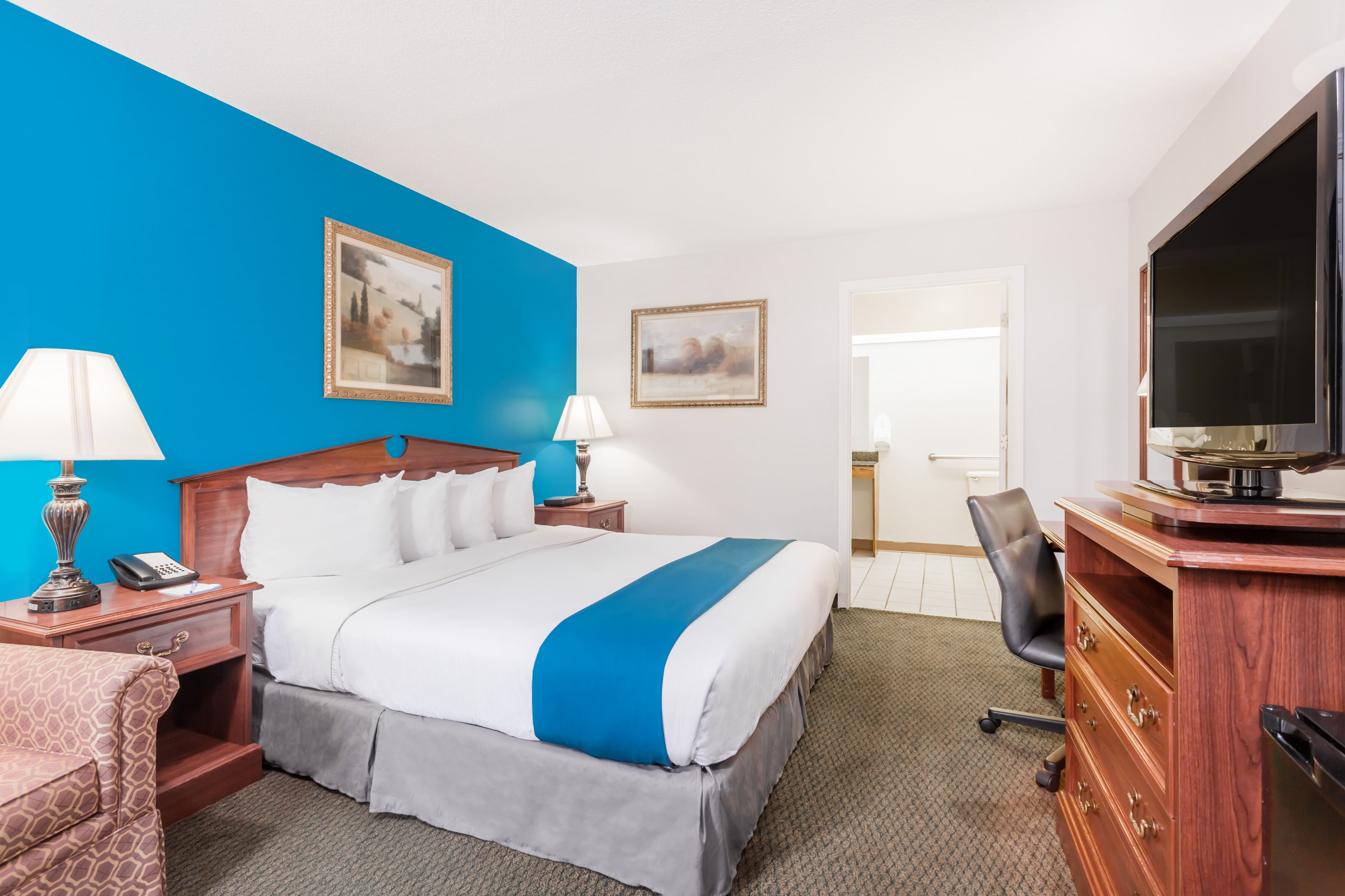 Guest room at the Baymont by Wyndham Duncan/Spartanburg in Duncan, South Carolina