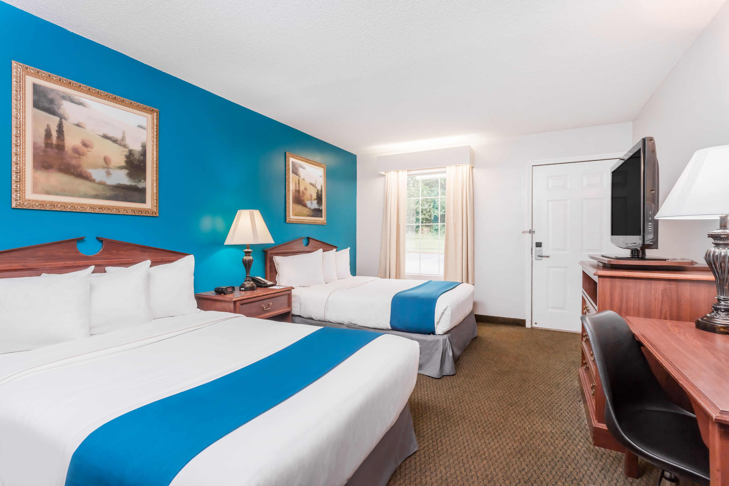 Guest room at the Baymont by Wyndham Duncan/Spartanburg in Duncan, South Carolina