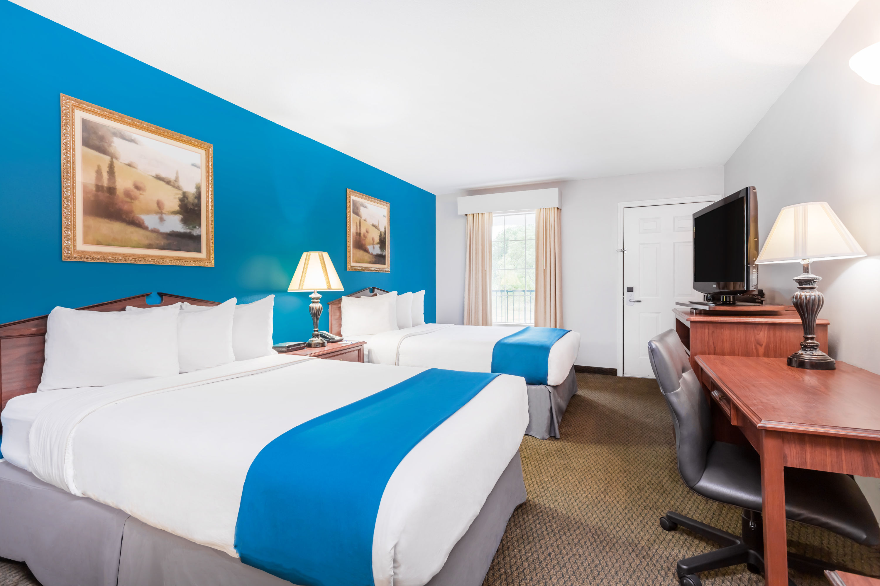 Guest room at the Baymont by Wyndham Duncan/Spartanburg in Duncan, South Carolina