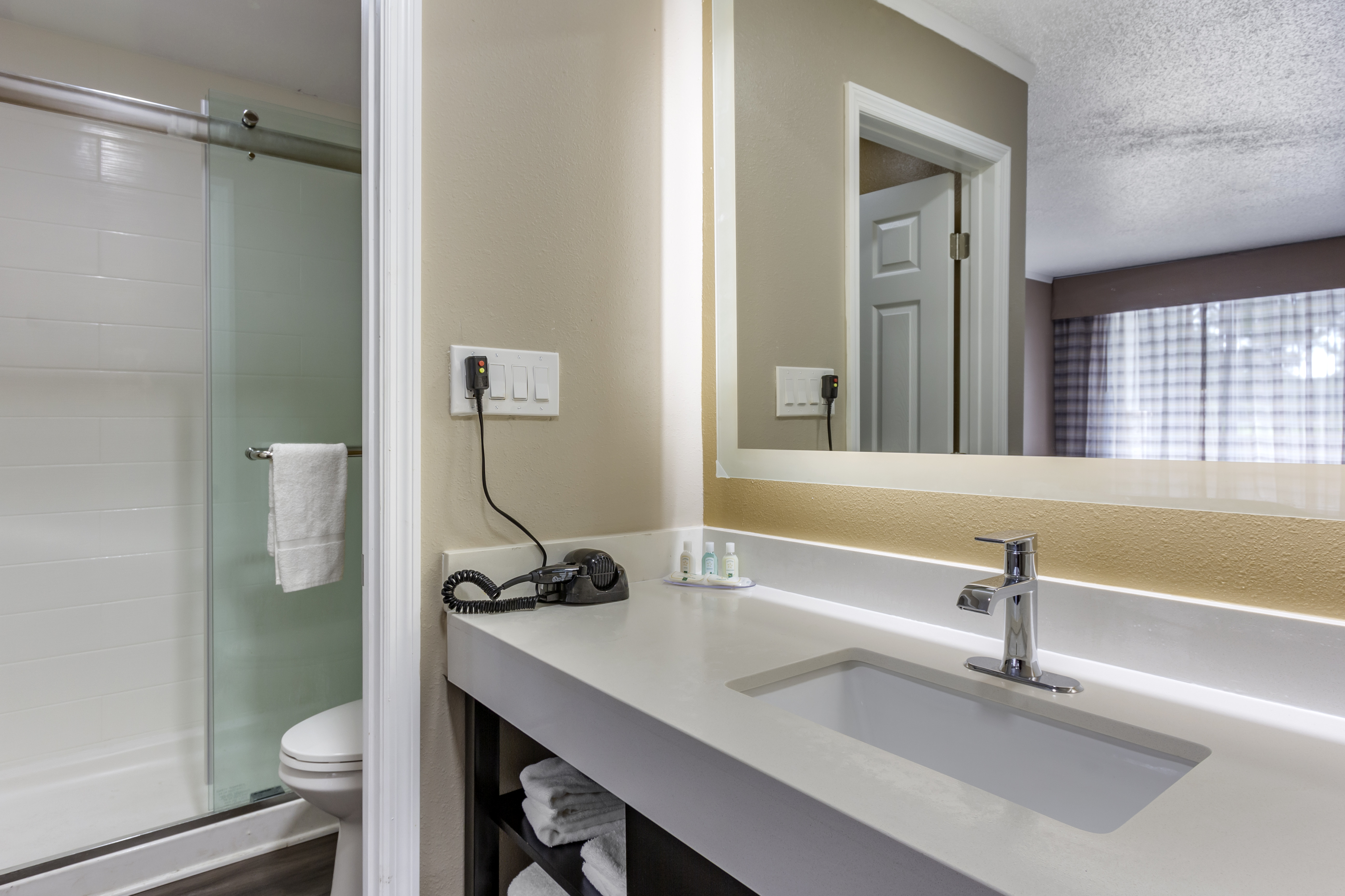 Guest room bath at the Baymont by Wyndham Pawleys Island in Pawleys Island, South Carolina