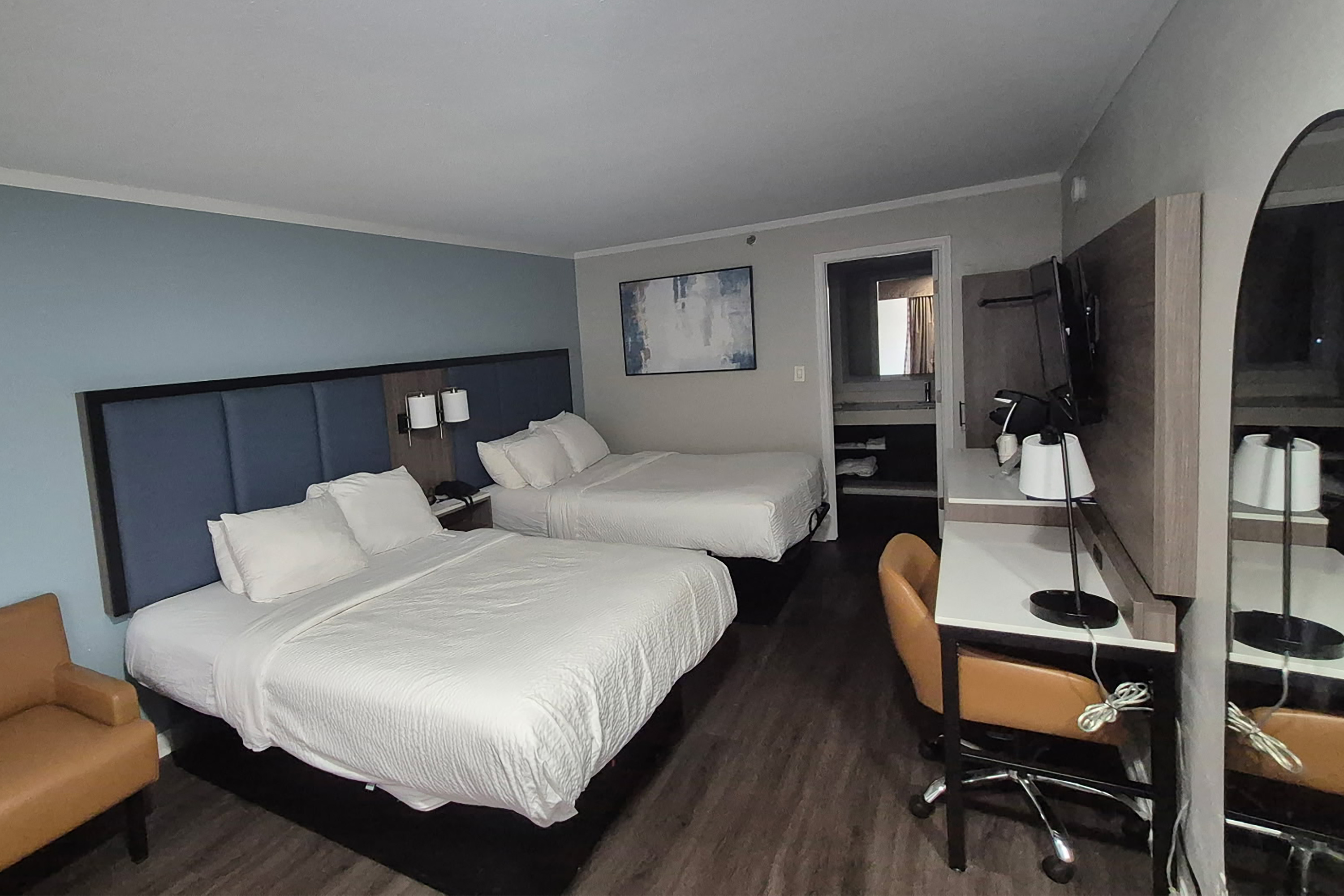 Guest room at the Baymont by Wyndham Pawleys Island in Pawleys Island, South Carolina