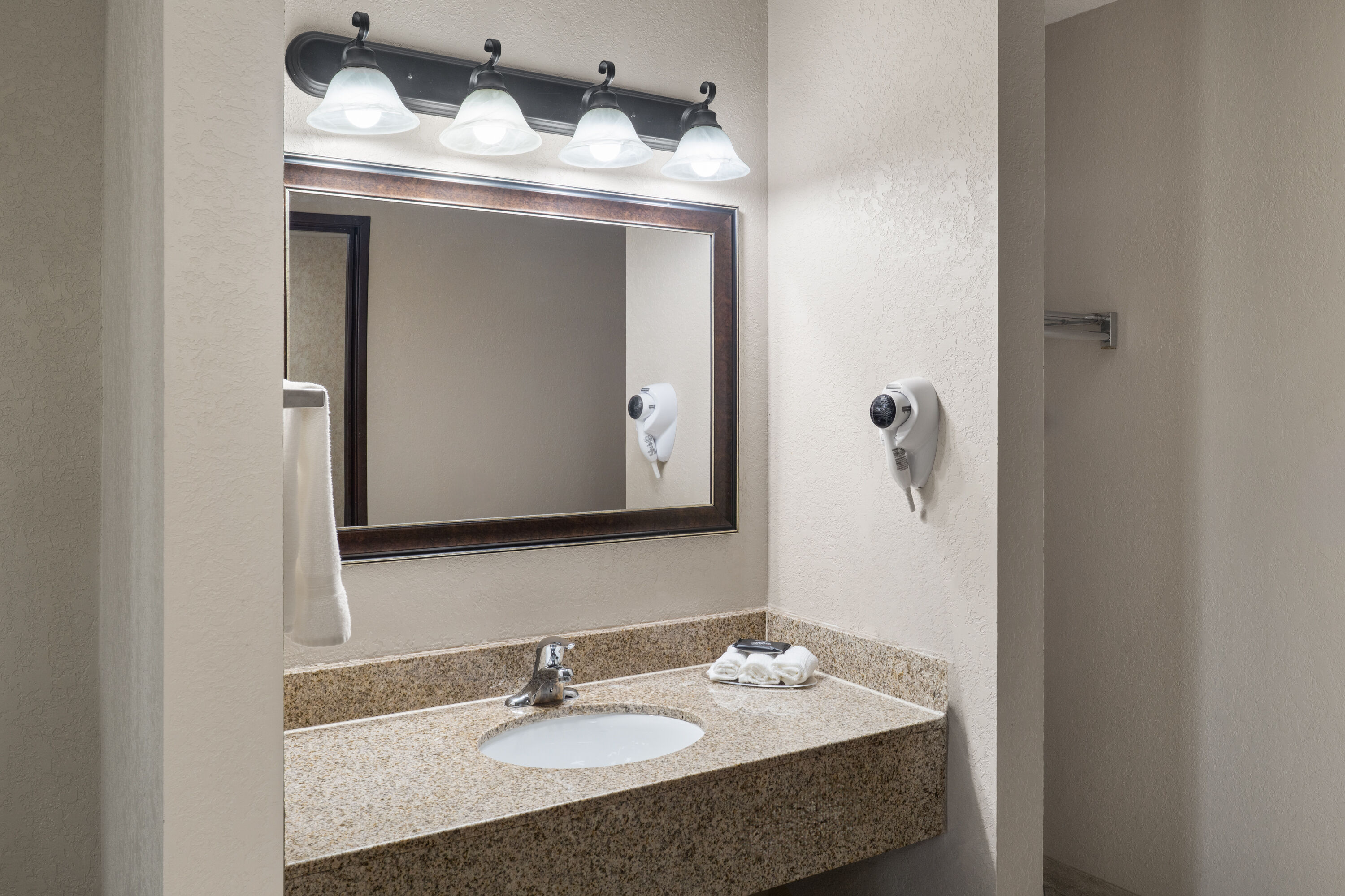 Guest room bath at the Baymont by Wyndham Oacoma in Oacoma, South Dakota