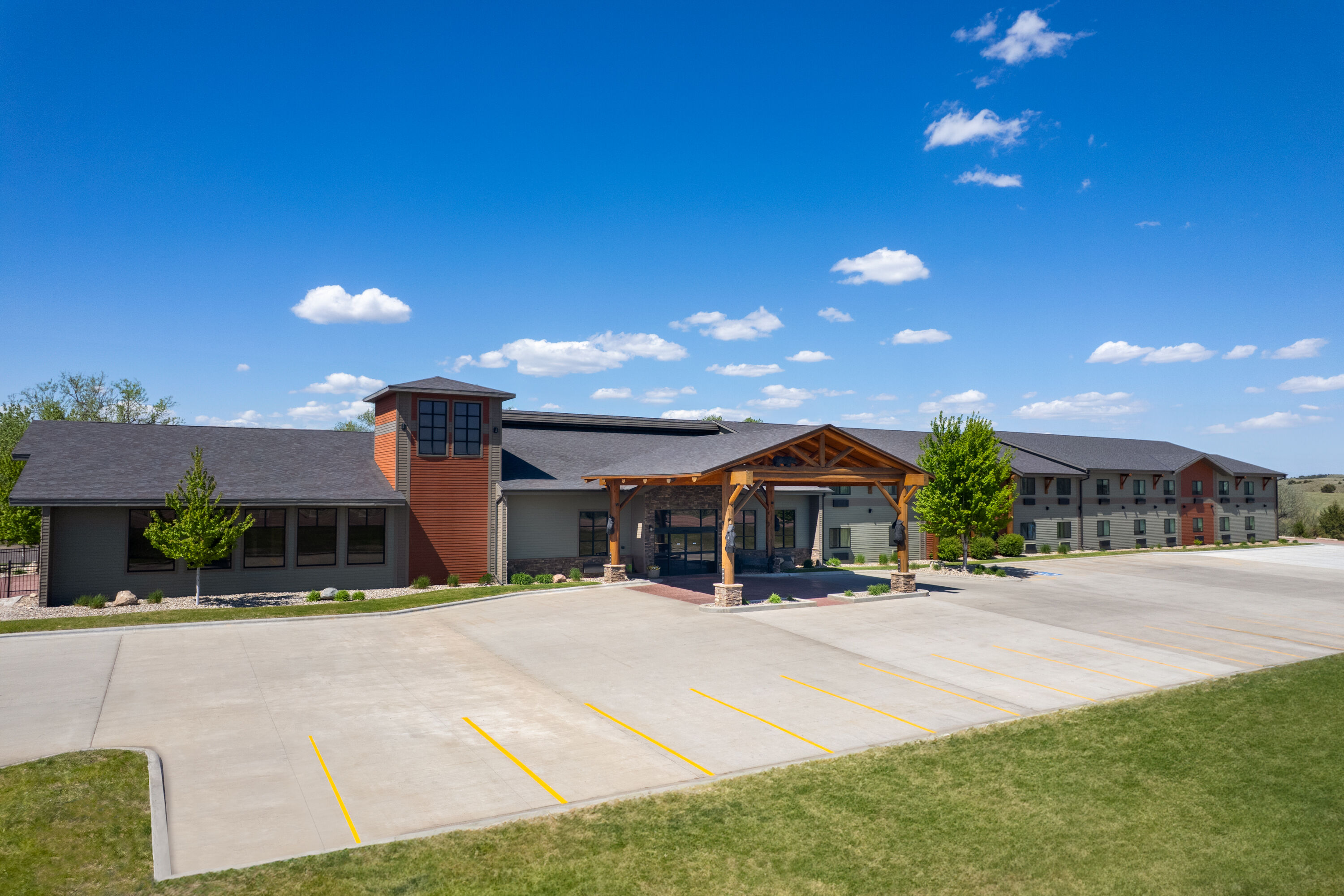 Exterior Day Image of Baymont by Wyndham Oacoma hotel in Oacoma, South Dakota