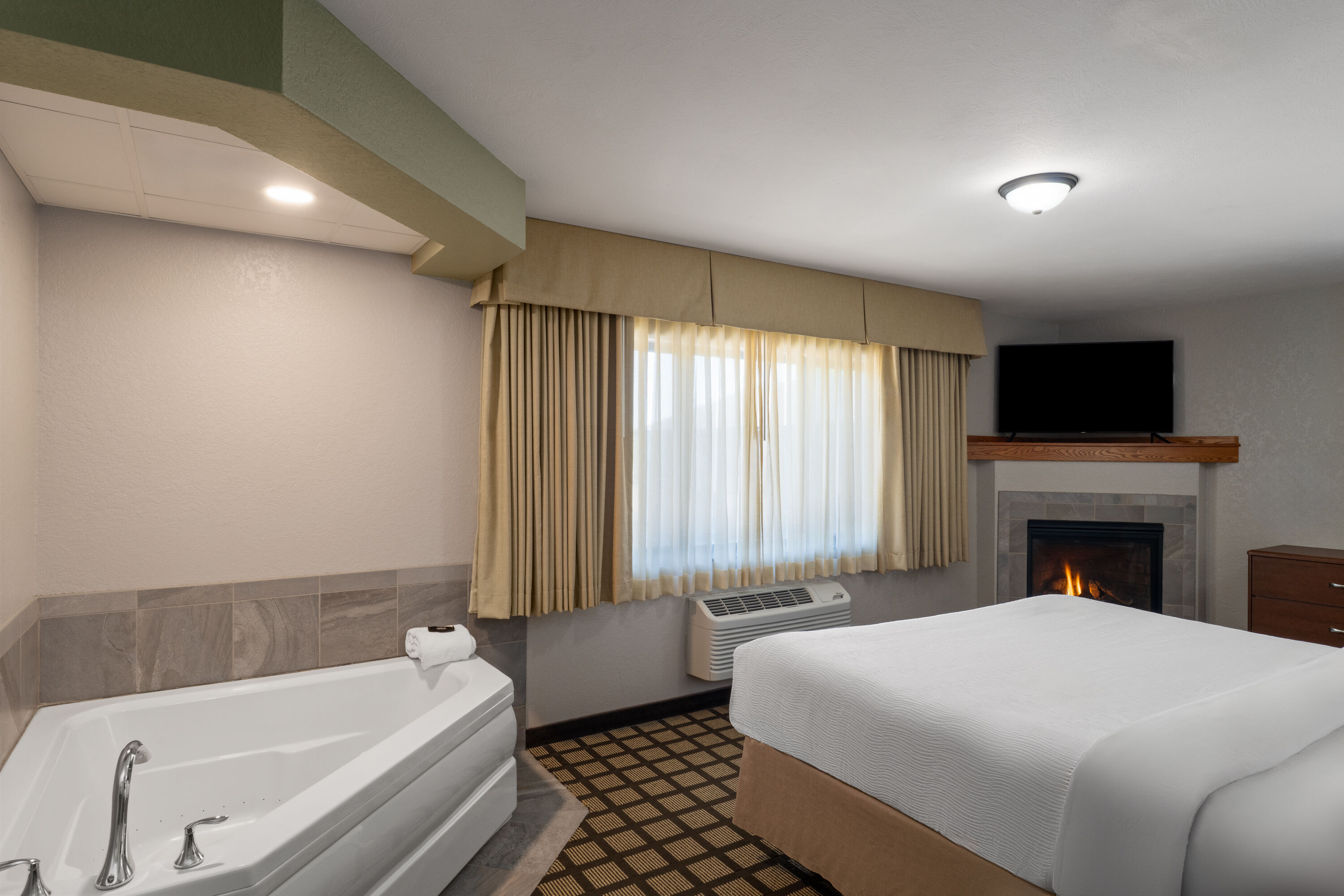 Baymont by Wyndham Oacoma hot tub suite in Oacoma, South Dakota