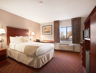 Guest room at the Baymont by Wyndham Sioux Falls Near West 41st Street in Sioux Falls, South Dakota