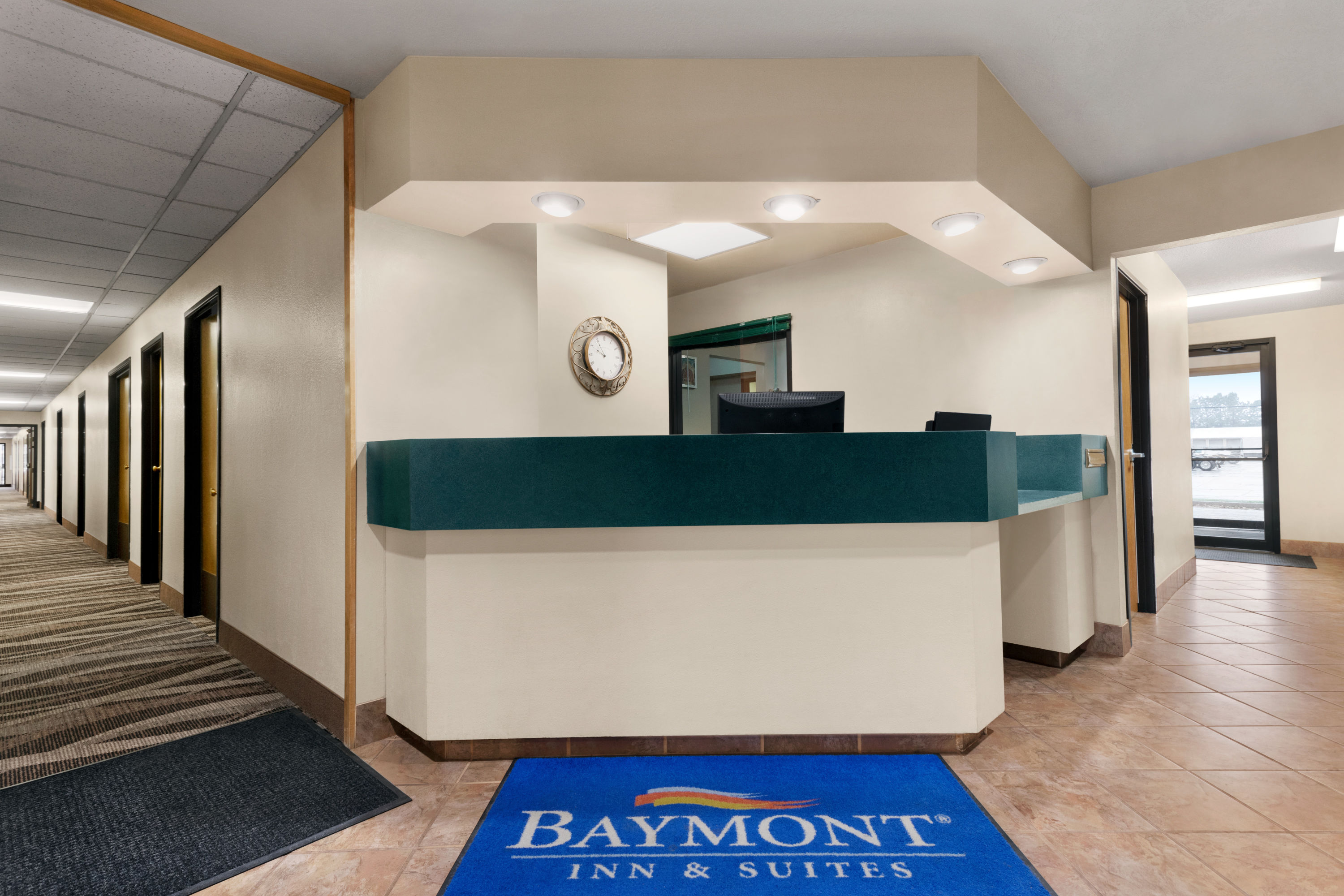 Baymont by Wyndham Sioux Falls North/I-29/Russell St reception in Sioux Falls, South Dakota