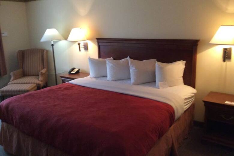 Baymont By Wyndham Clinton Hotels Tn 37716 6764 Guest Room At The Baymont By Wyndham Clinton In Tennessee