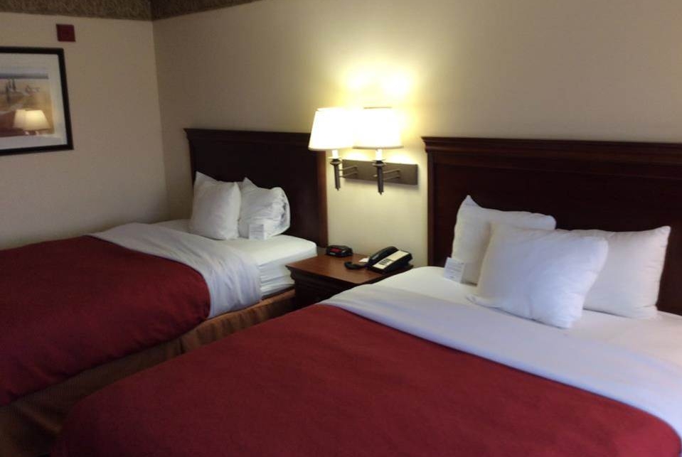 Guest room at the Baymont by Wyndham Clinton in Clinton, Tennessee