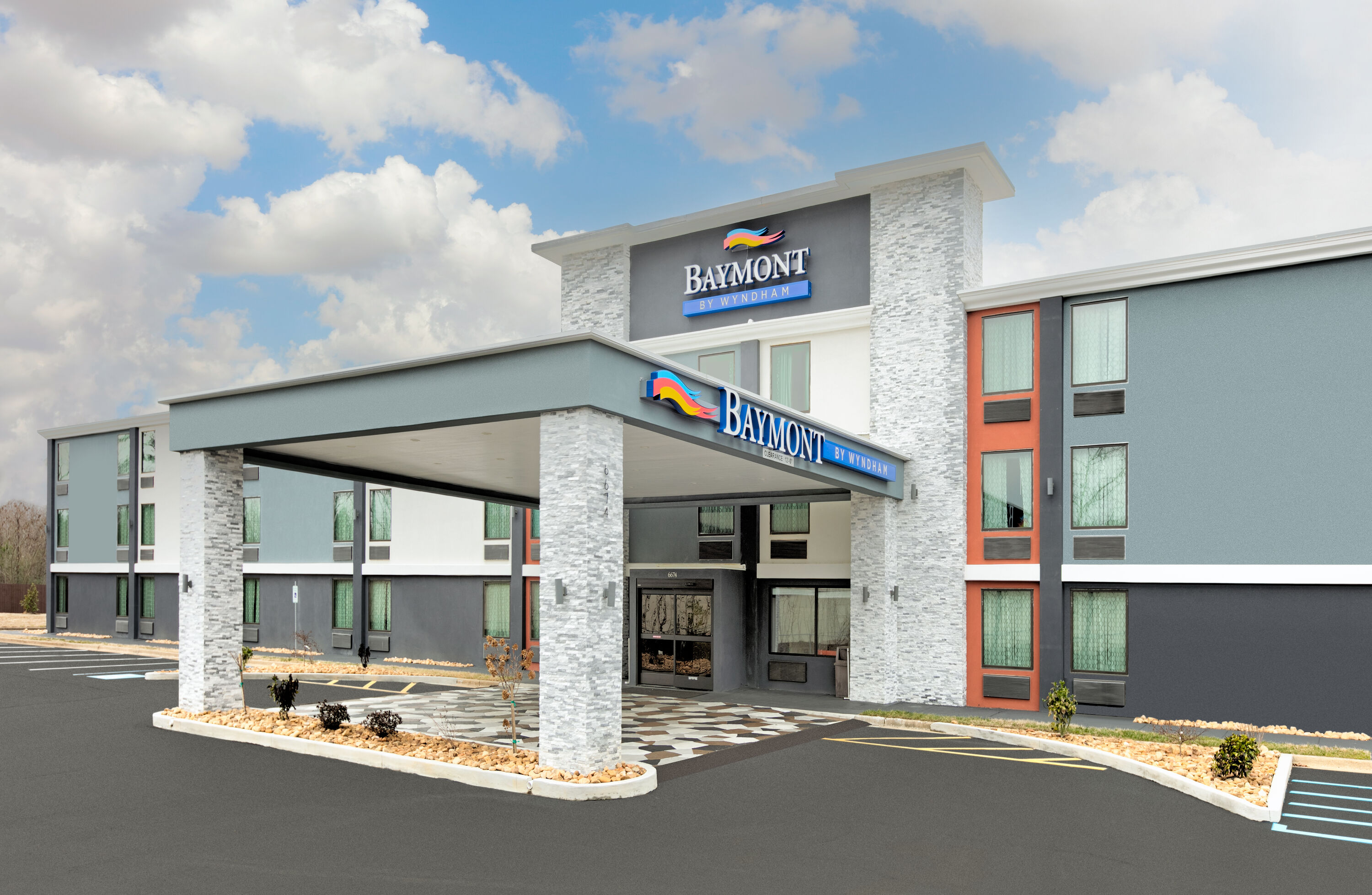 Exterior Day Image of Baymont by Wyndham Chattanooga/Eastridge hotel in East Ridge, Tennessee