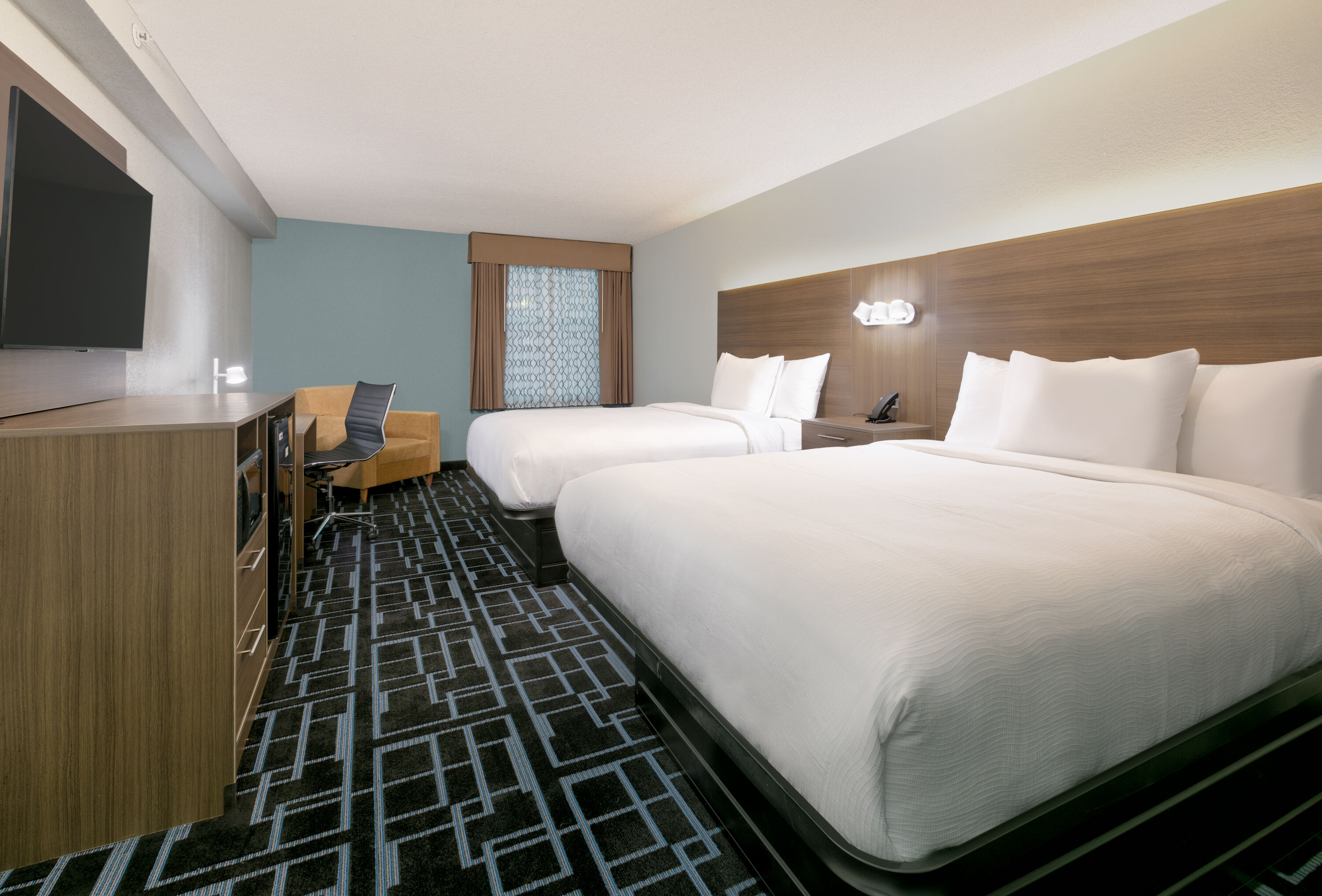 Guest room at the Baymont by Wyndham Chattanooga/Eastridge in East Ridge, Tennessee