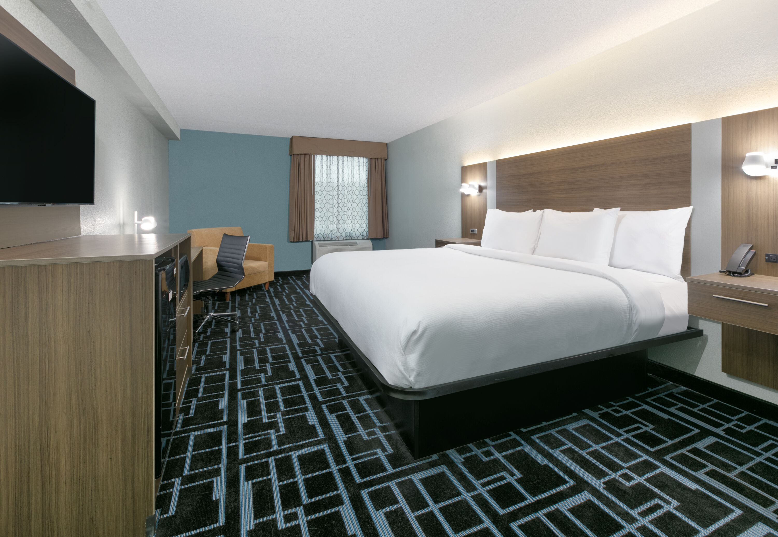 Guest room at the Baymont by Wyndham Chattanooga/Eastridge in East Ridge, Tennessee