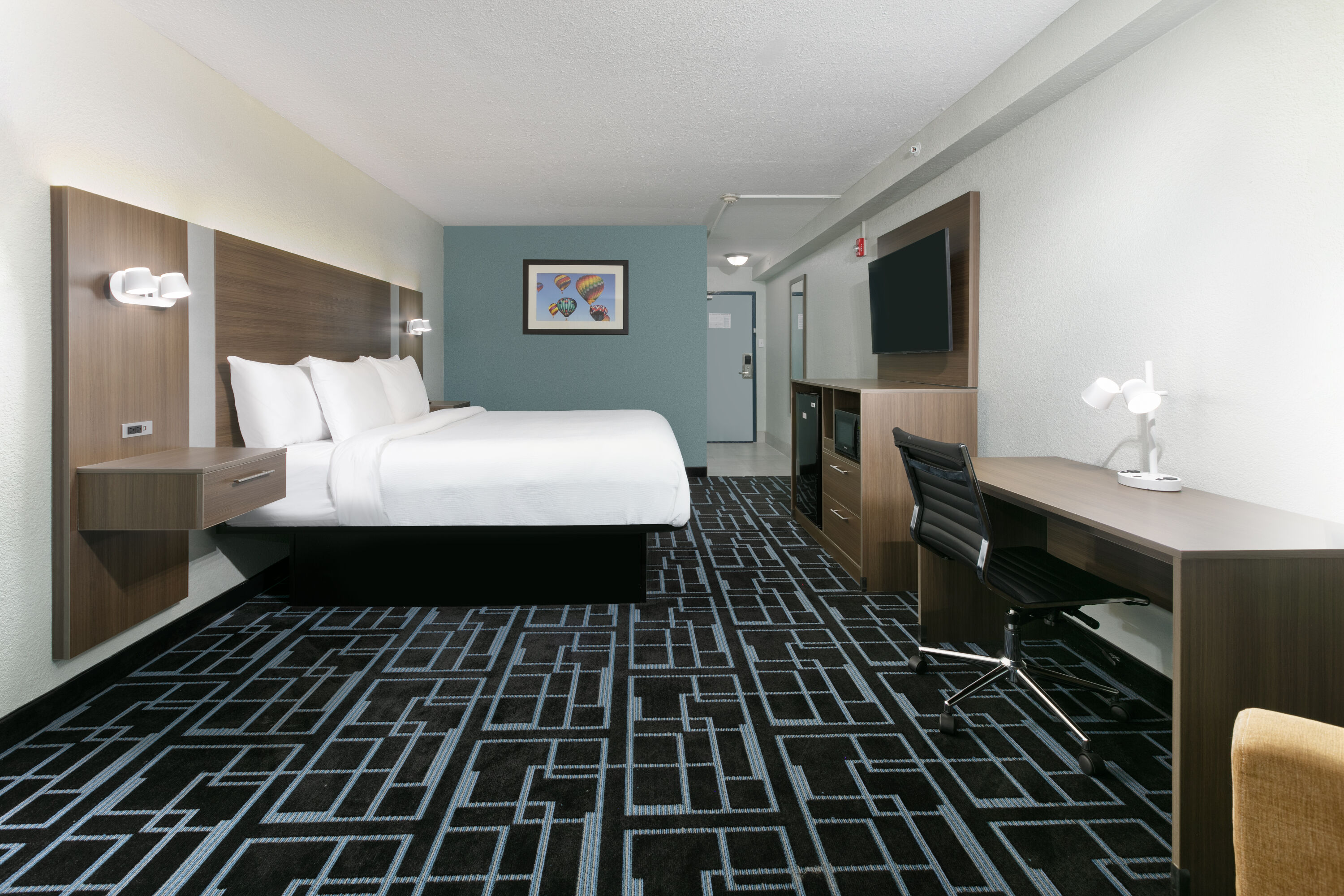 Guest room at the Baymont by Wyndham Chattanooga/Eastridge in East Ridge, Tennessee