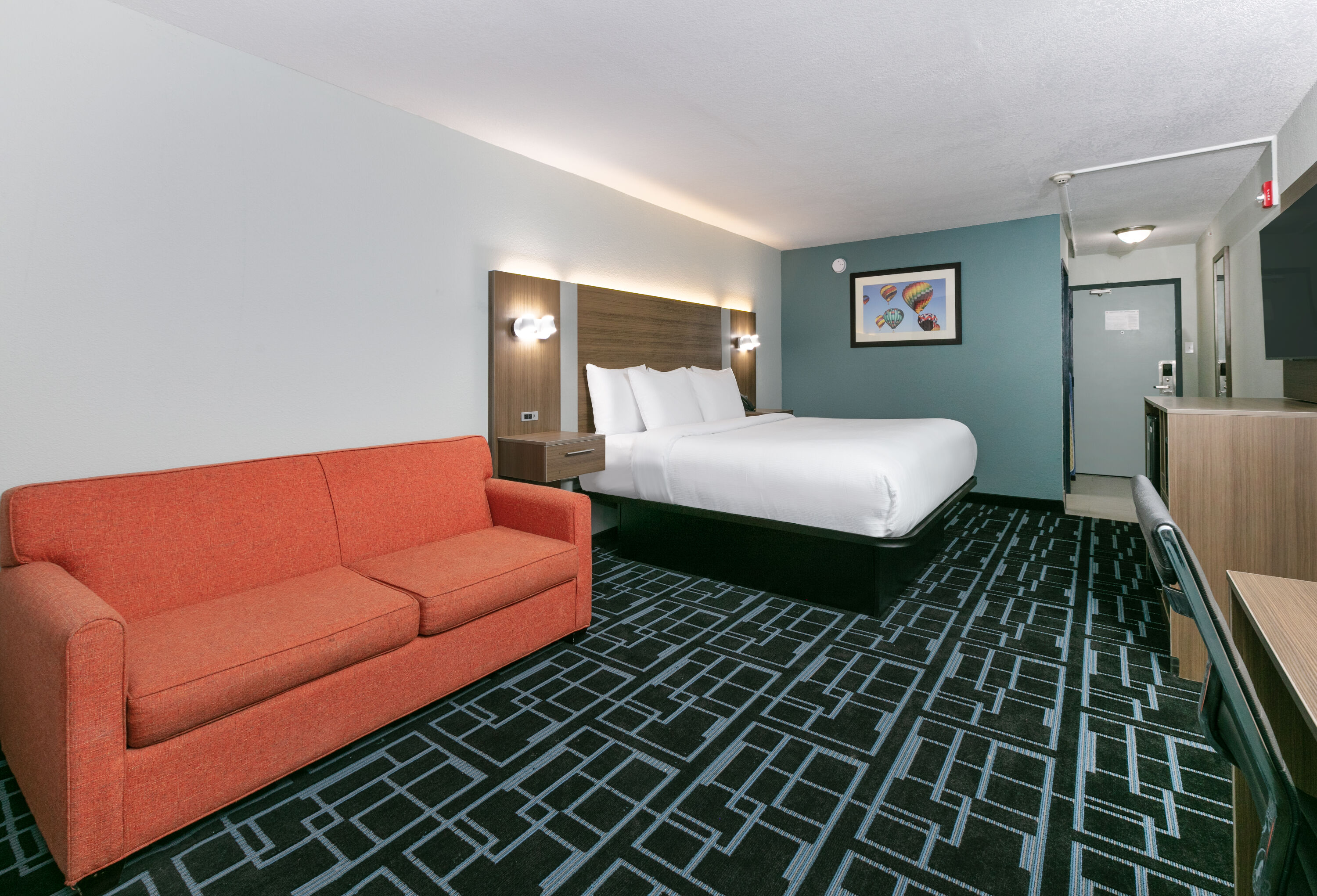Guest room at the Baymont by Wyndham Chattanooga/Eastridge in East Ridge, Tennessee