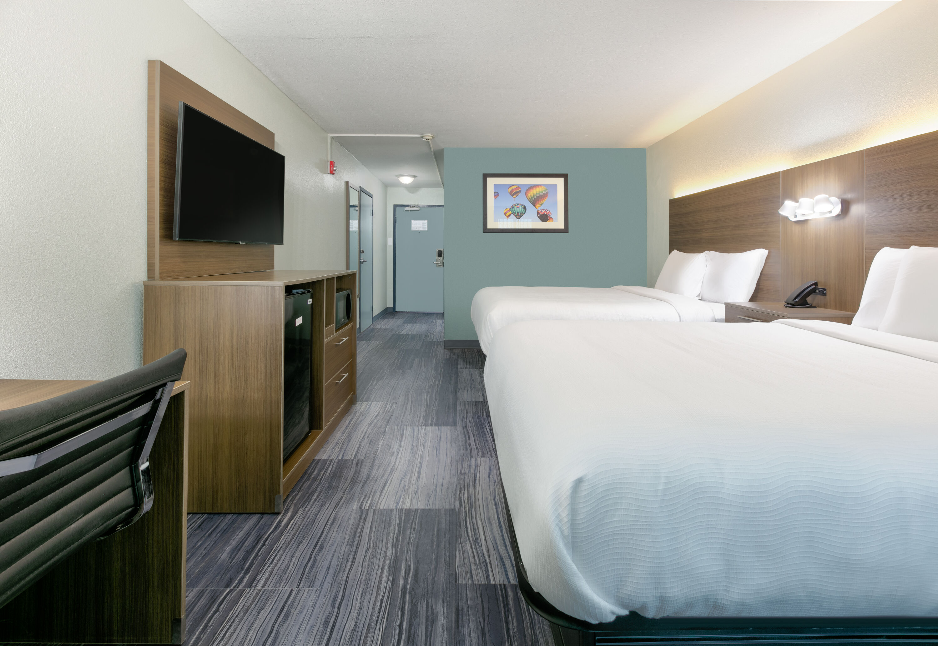 Guest room at the Baymont by Wyndham Chattanooga/Eastridge in East Ridge, Tennessee