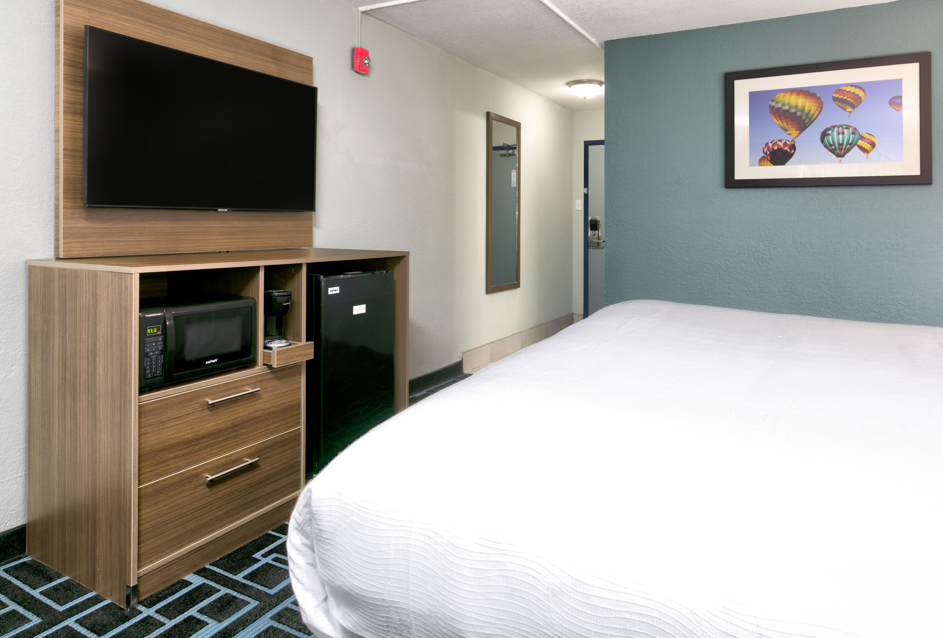 Guest room at the Baymont by Wyndham Chattanooga/Eastridge in East Ridge, Tennessee