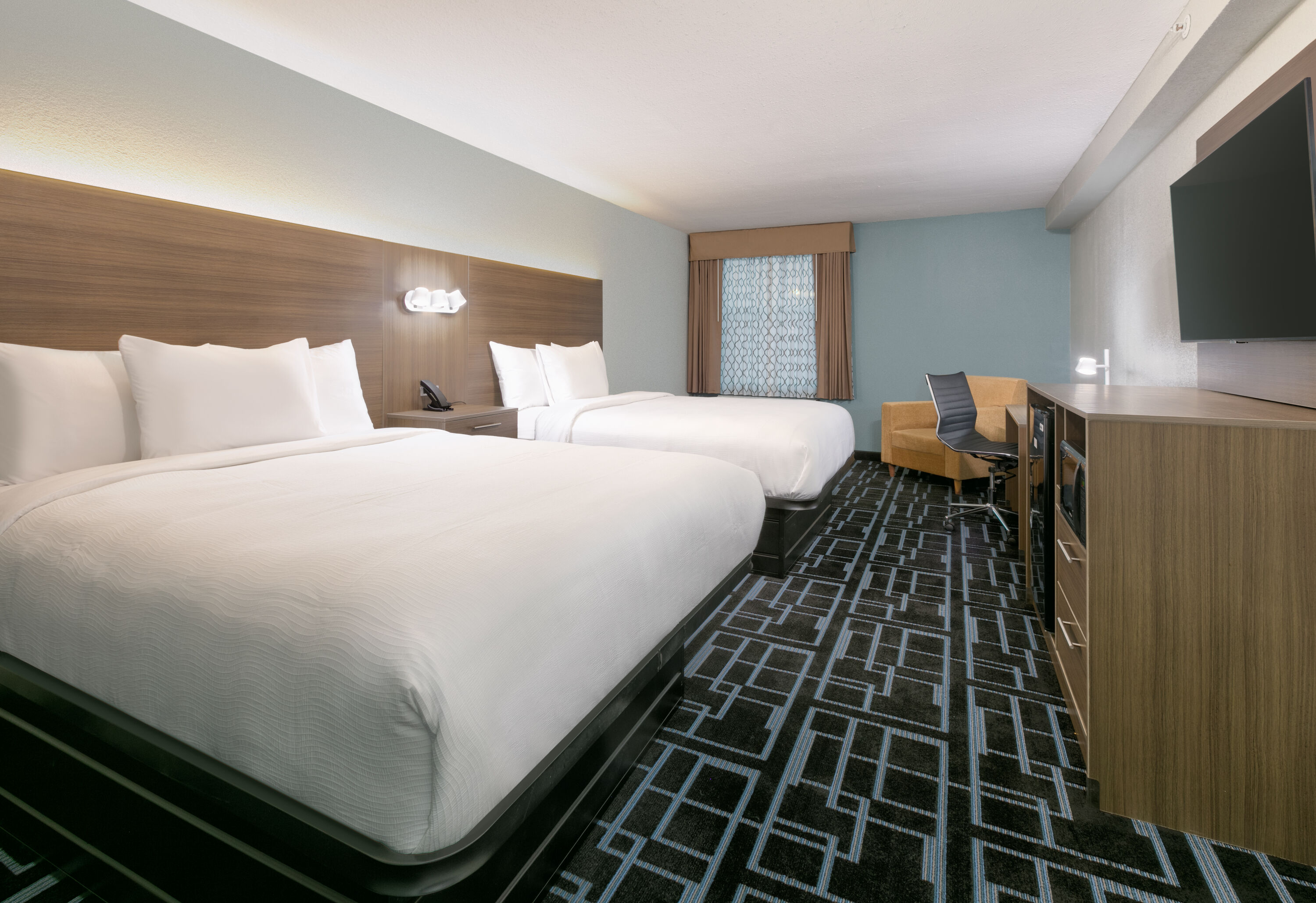 Guest room at the Baymont by Wyndham Chattanooga/Eastridge in East Ridge, Tennessee