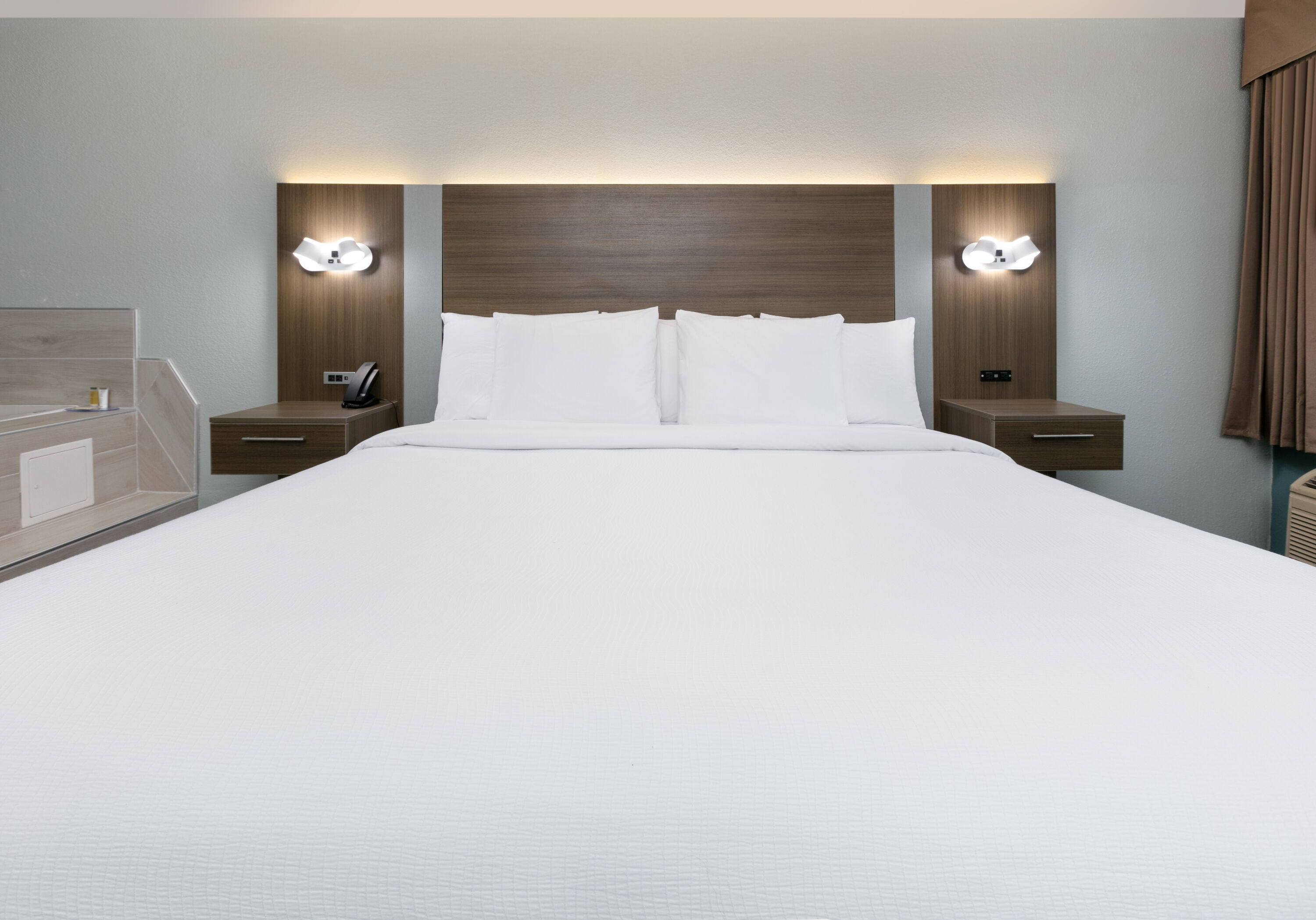 Guest room at the Baymont by Wyndham Chattanooga/Eastridge in East Ridge, Tennessee