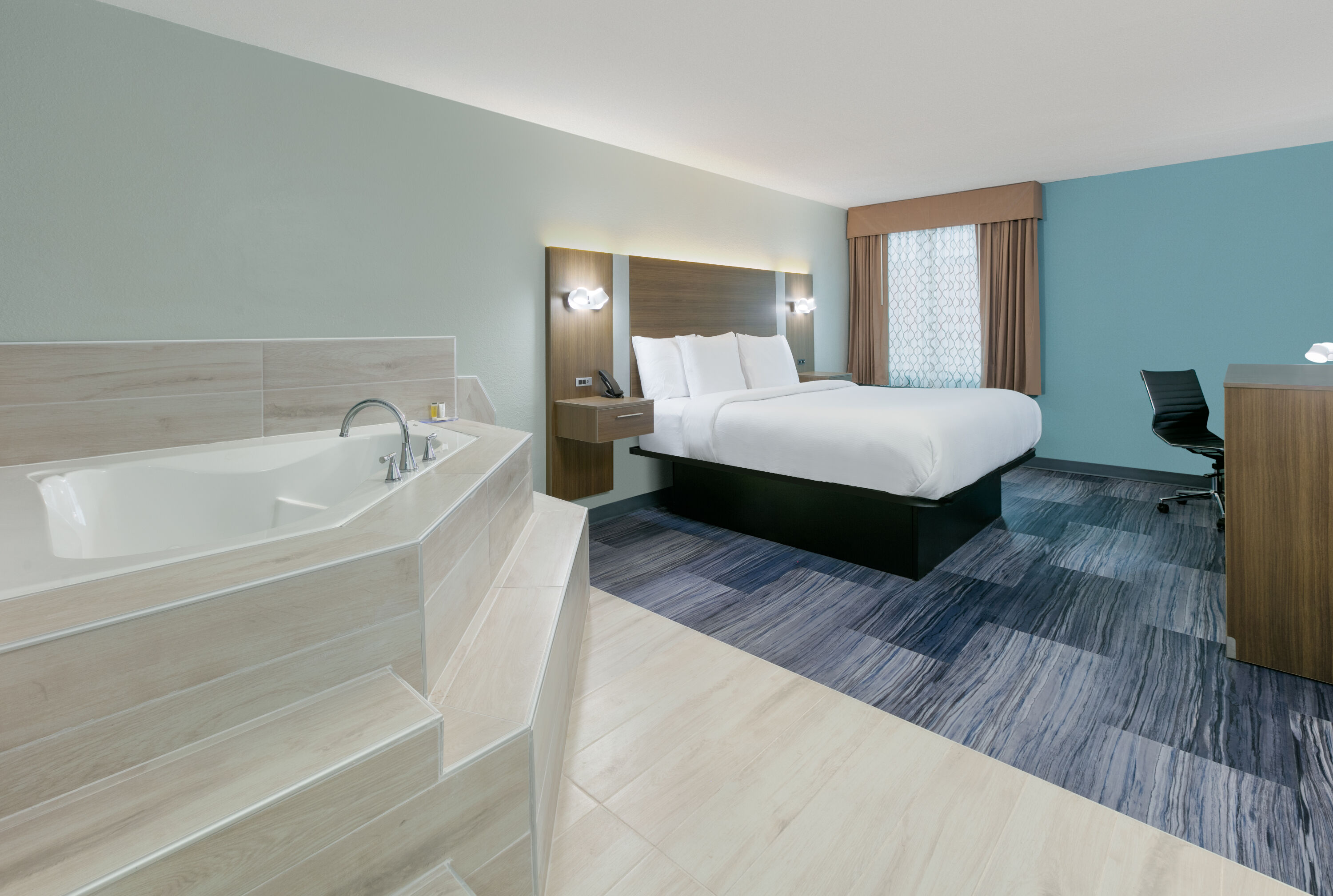 Baymont by Wyndham Chattanooga/Eastridge suite in East Ridge, Tennessee