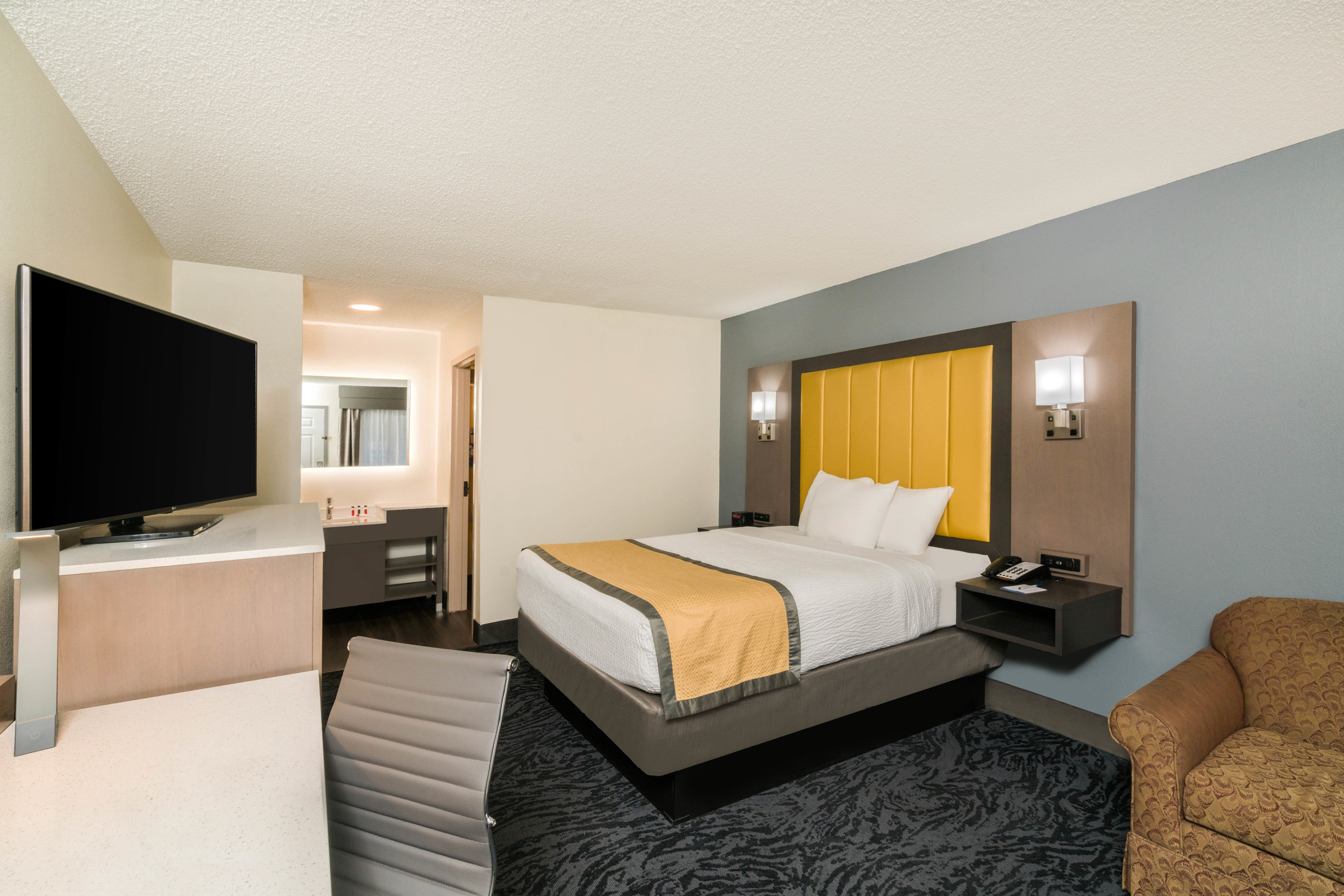 Guest room at the Baymont by Wyndham Franklin/Cool Springs in Franklin, Tennessee