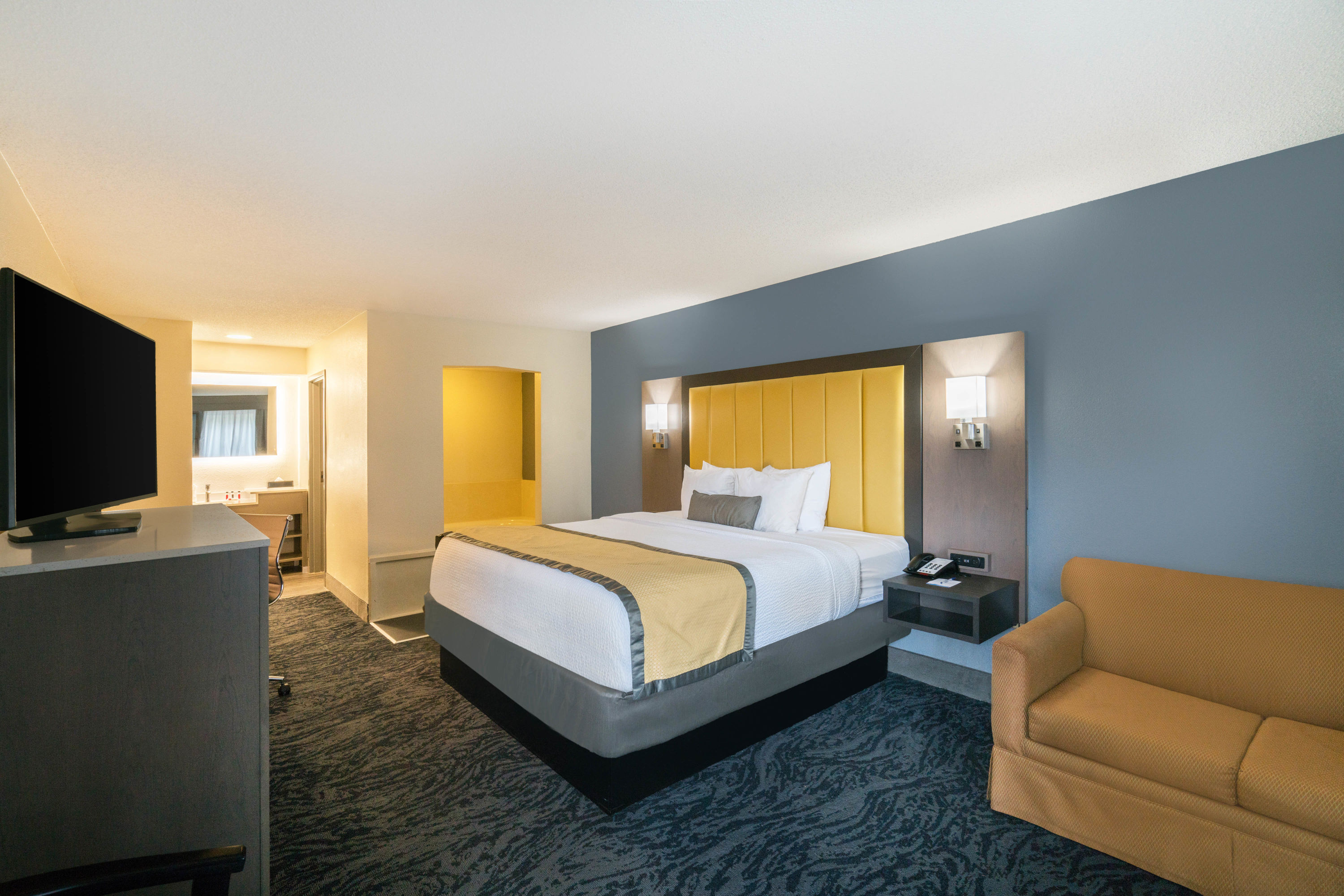 Baymont by Wyndham Franklin/Cool Springs suite in Franklin, Tennessee