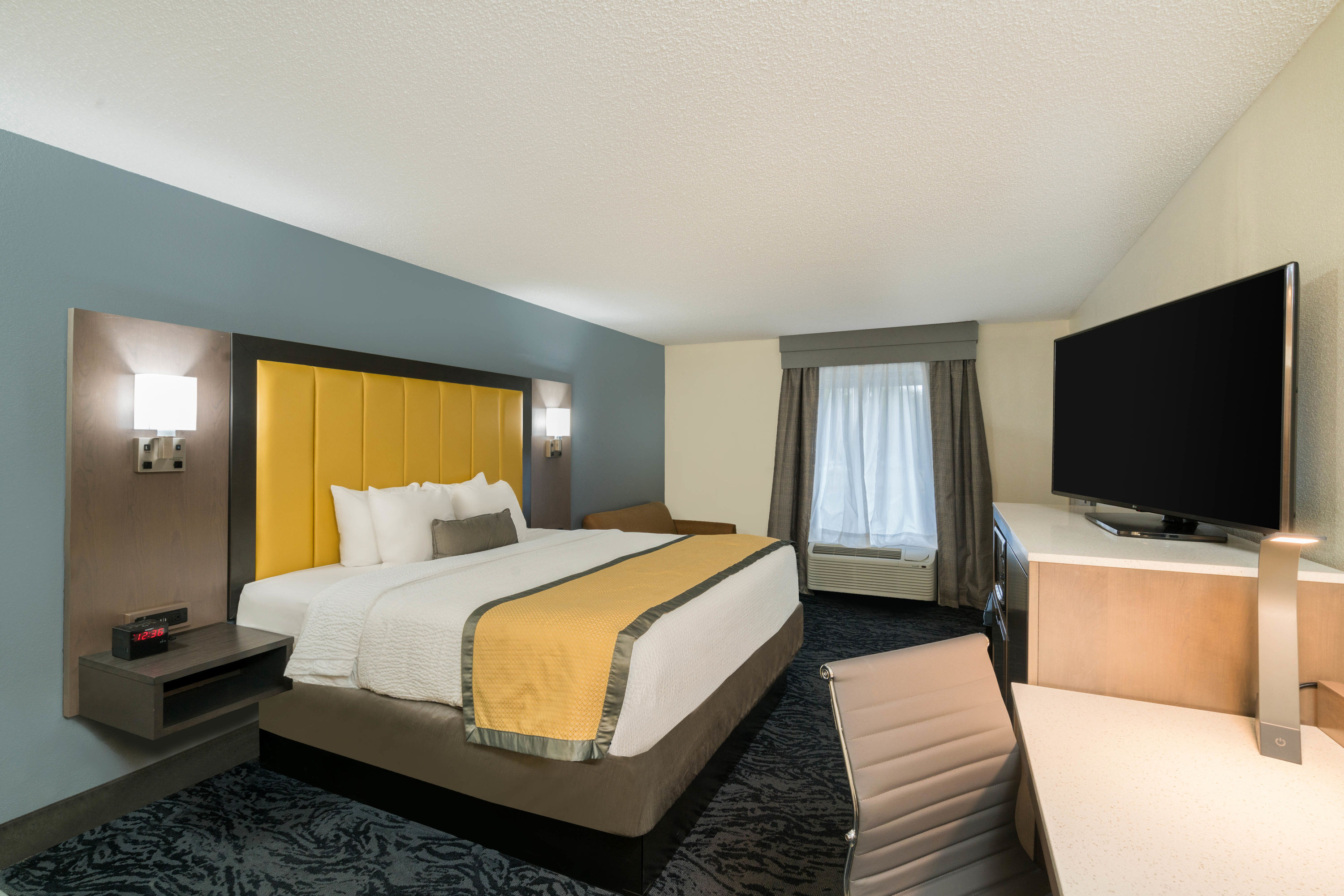 Baymont by Wyndham Franklin/Cool Springs suite in Franklin, Tennessee