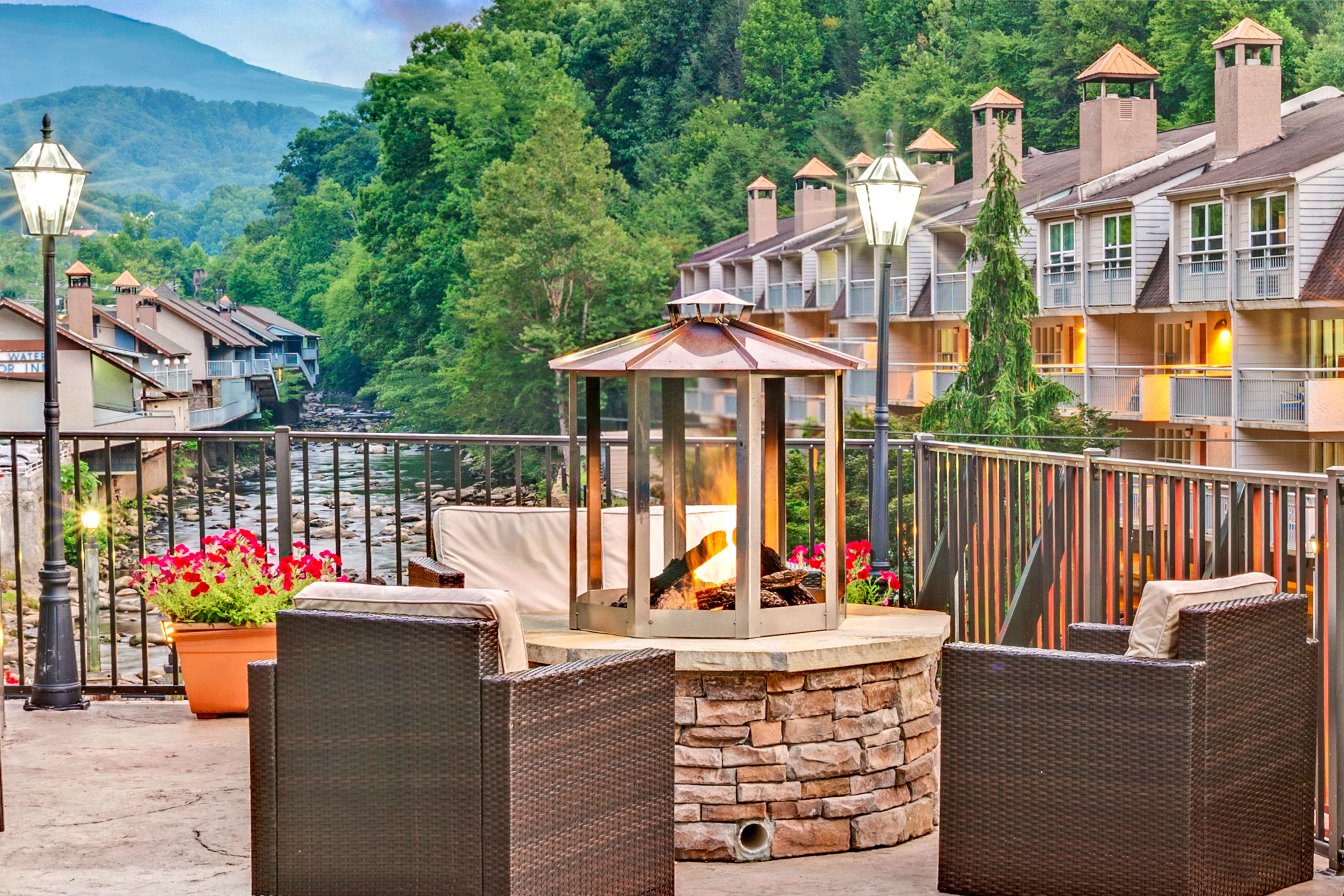 Baymont by Wyndham Gatlinburg On The River  Gatlinburg, TN Hotels