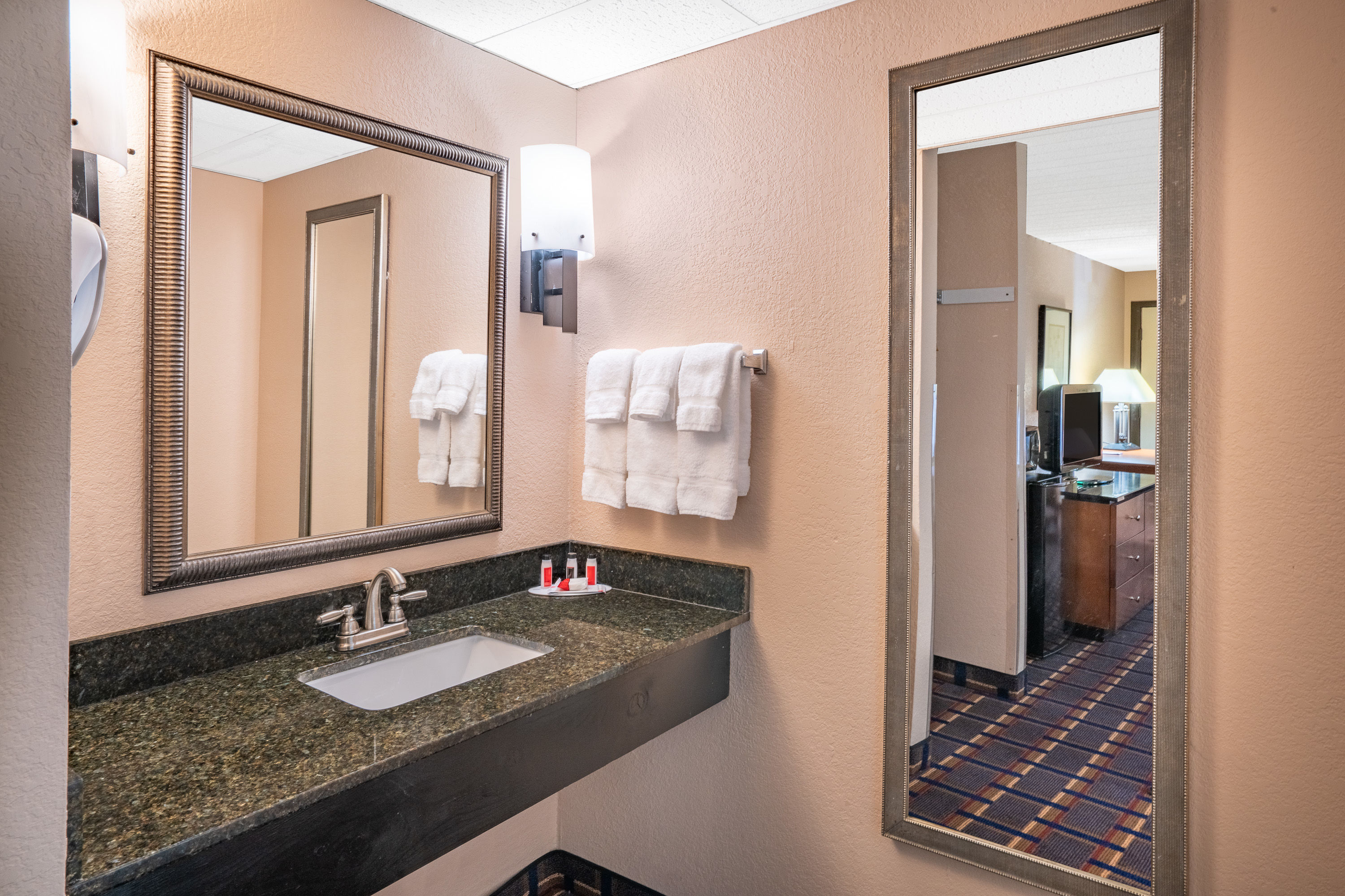 Baymont By Wyndham Knoxville I 75 Knoxville Tn Hotels