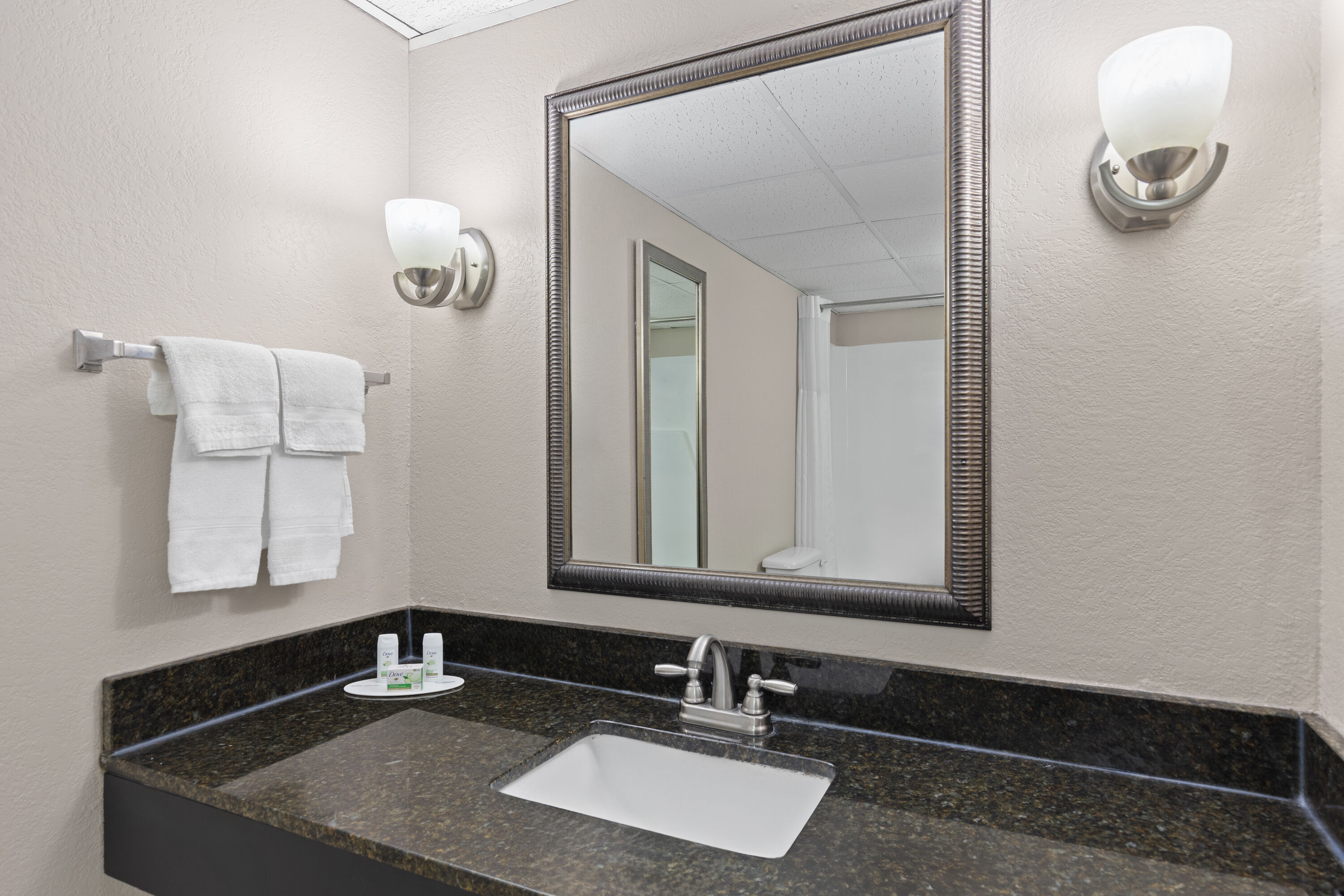 Guest room bath at the Baymont by Wyndham Knoxville I-75 in Knoxville, Tennessee