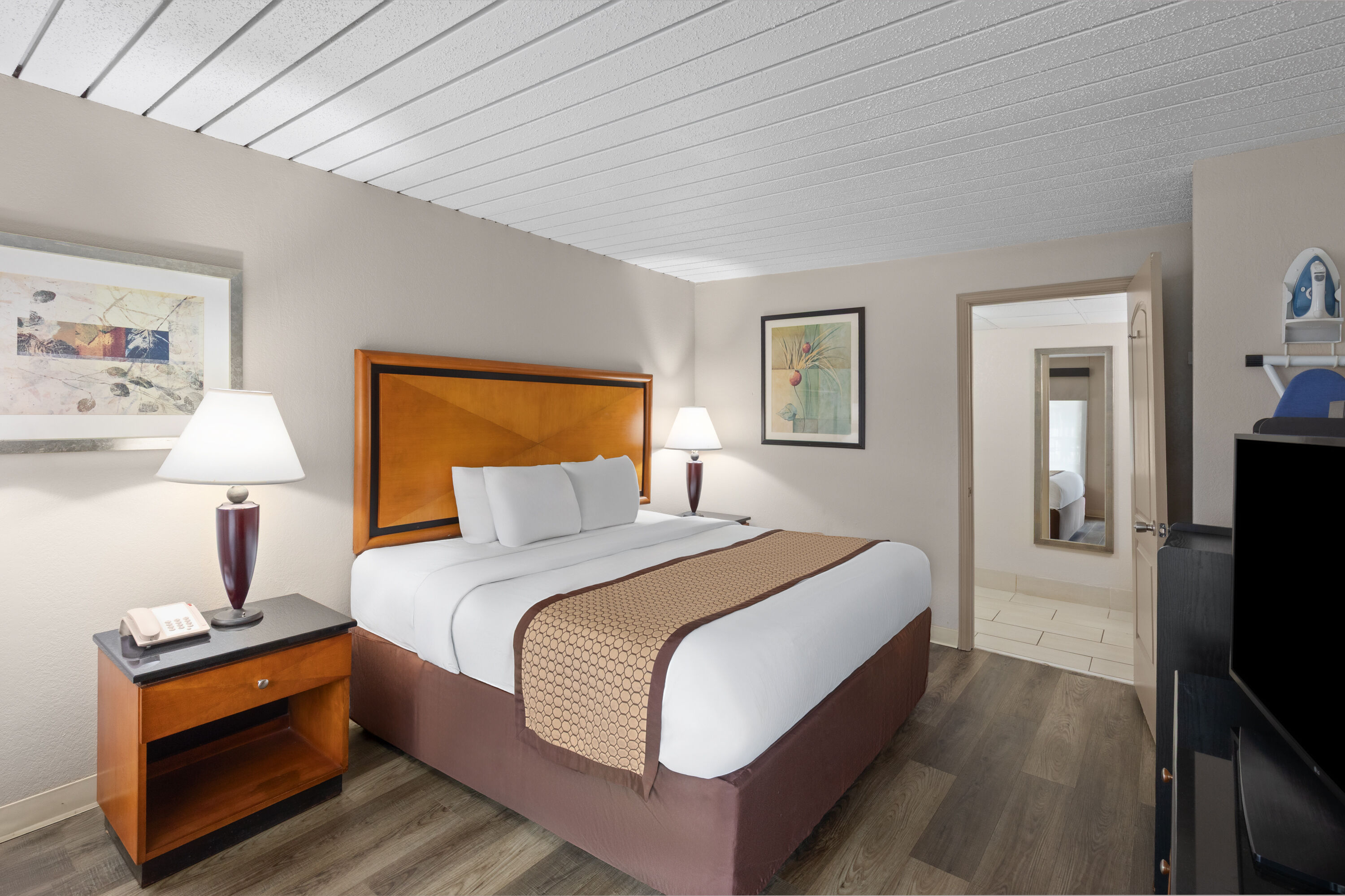 Guest room at the Baymont by Wyndham Knoxville I-75 in Knoxville, Tennessee